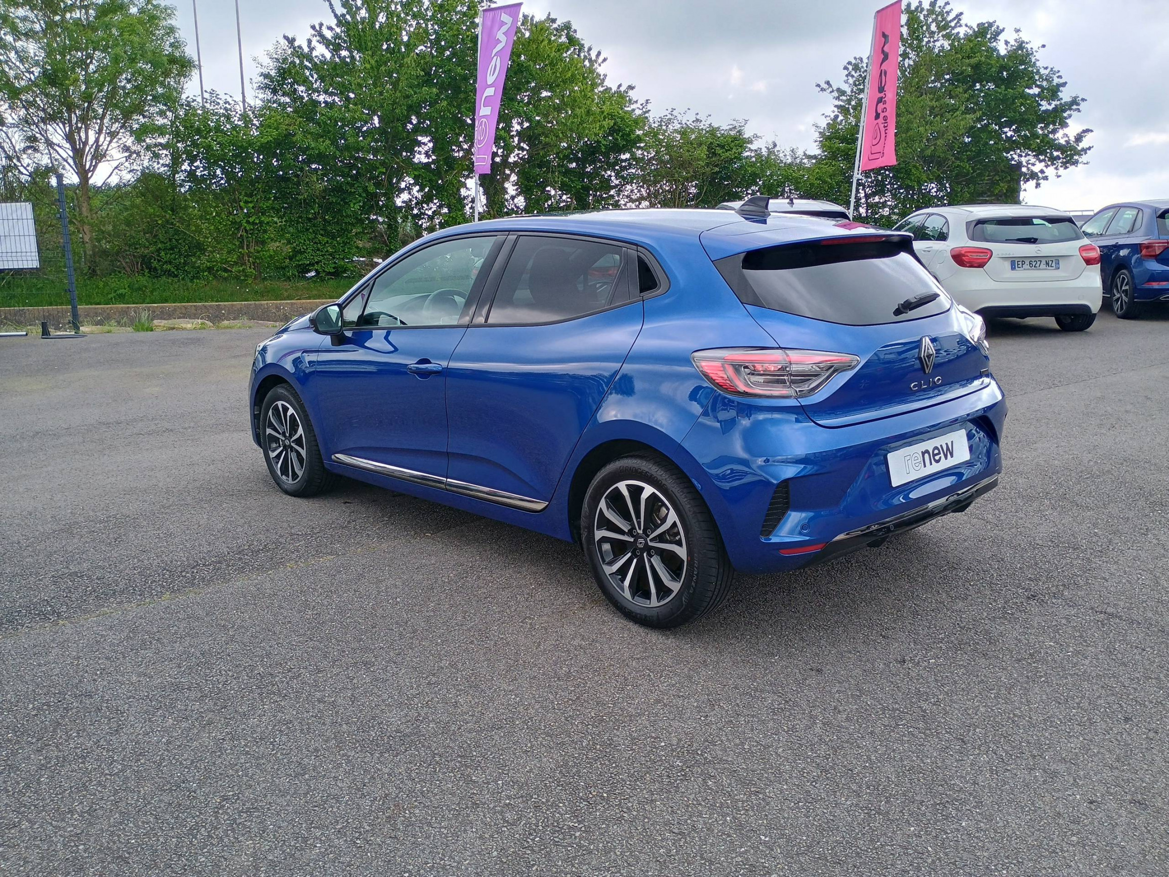 Vente en ligne Renault Clio 5 Clio E-Tech full hybrid 145 au prix de 20 990 €