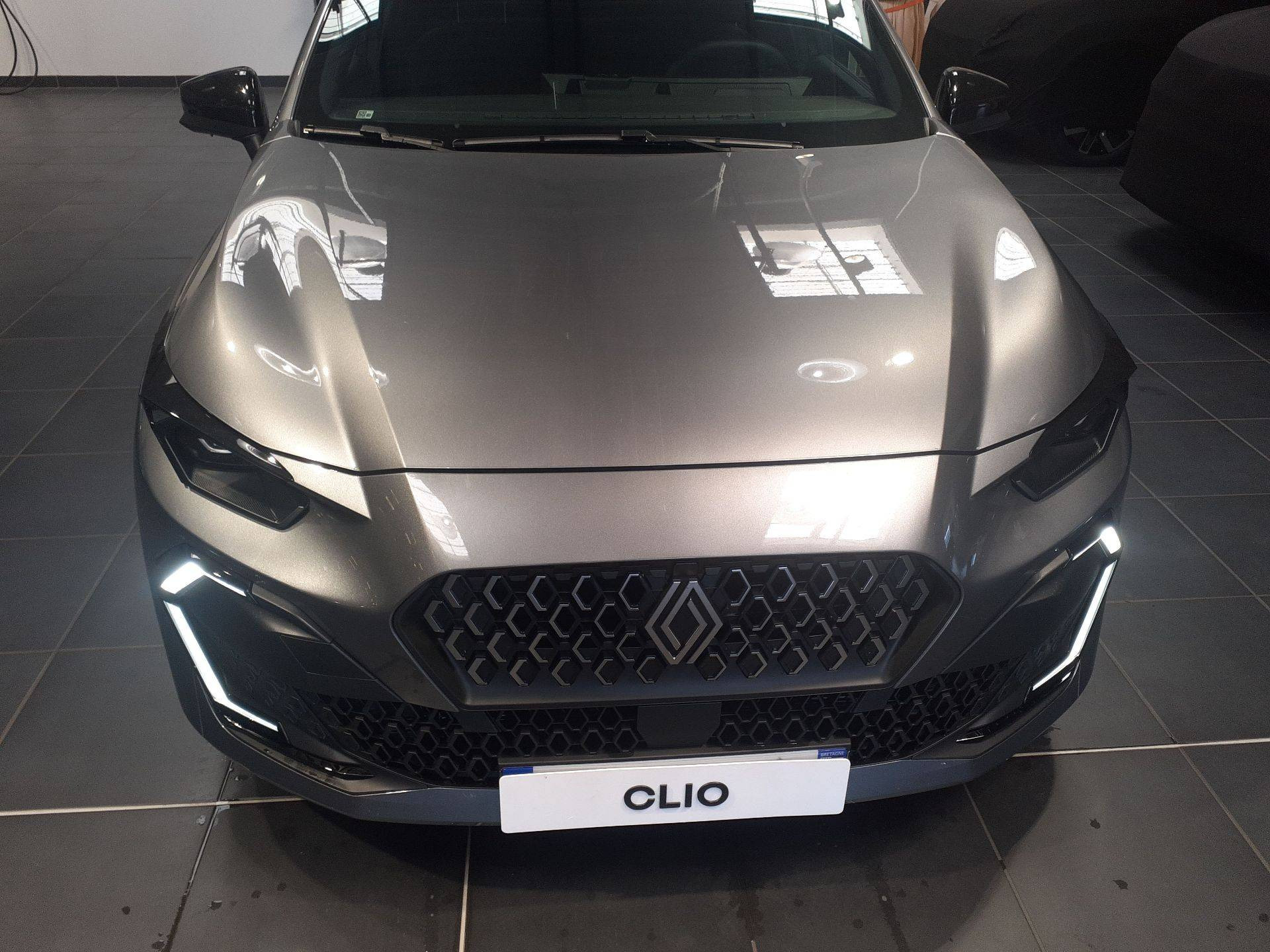 Vente en ligne Renault Clio 6 Clio E-Tech full hybrid 160 ch au prix de 26 500 €