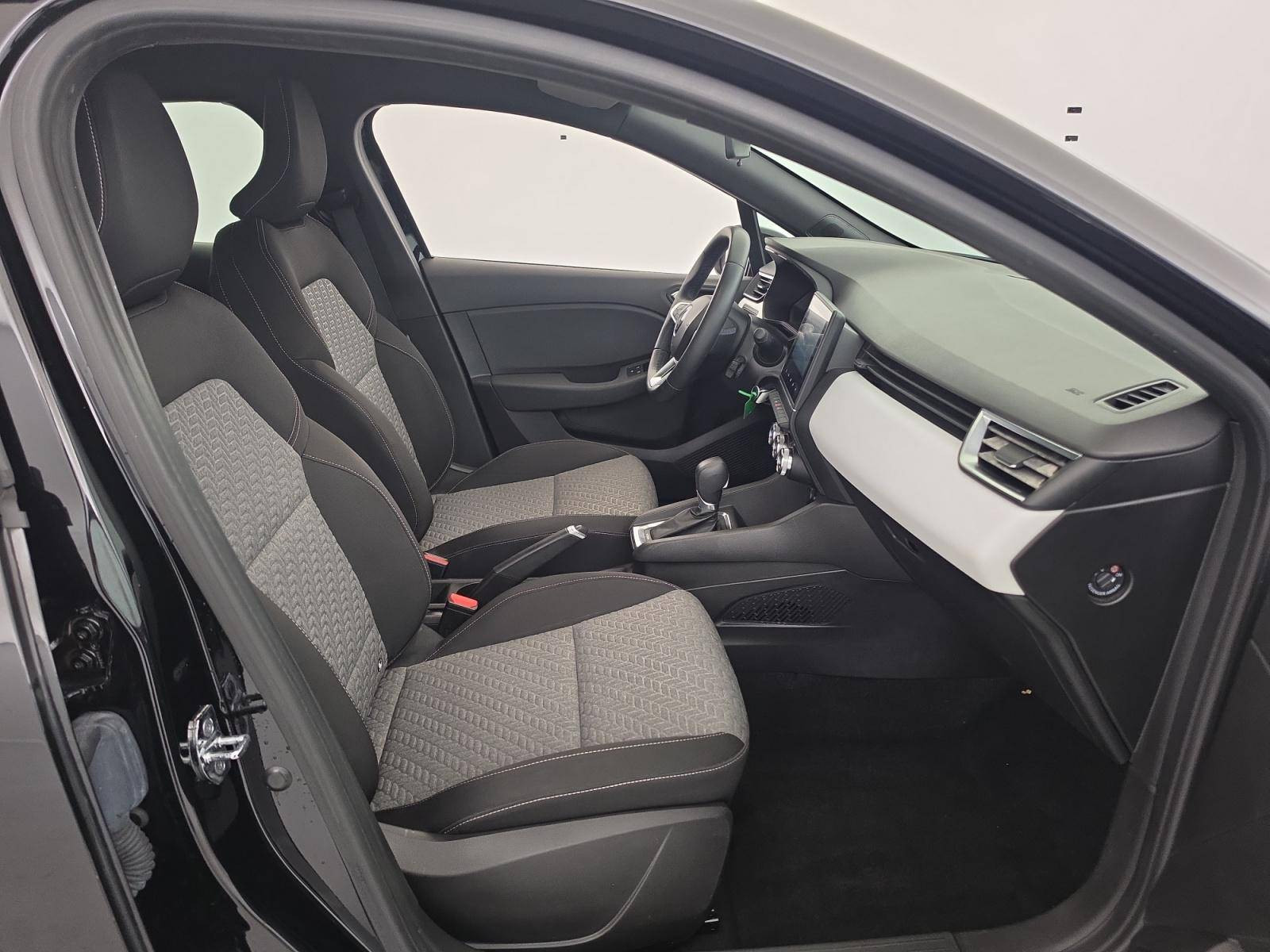 Vente en ligne Renault Clio 5 Clio E-Tech 140 - 21N au prix de 15 890 €