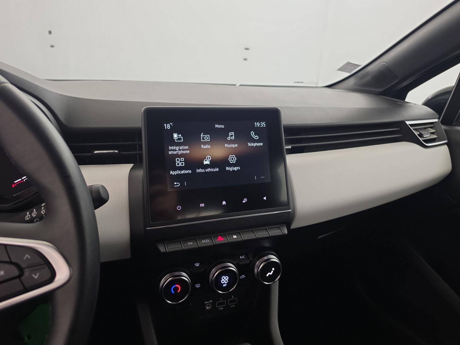 Vente en ligne Renault Clio 5 Clio E-Tech 140 - 21N au prix de 15 890 €