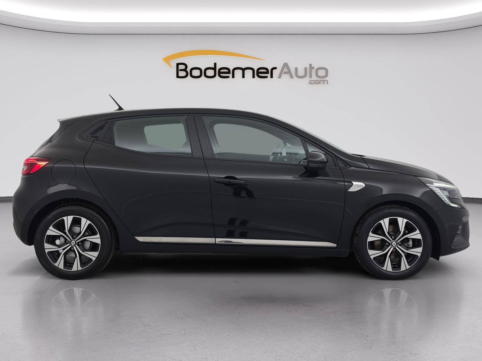 Vente en ligne Renault Clio 5 Clio E-Tech 140 - 21N au prix de 15 890 €