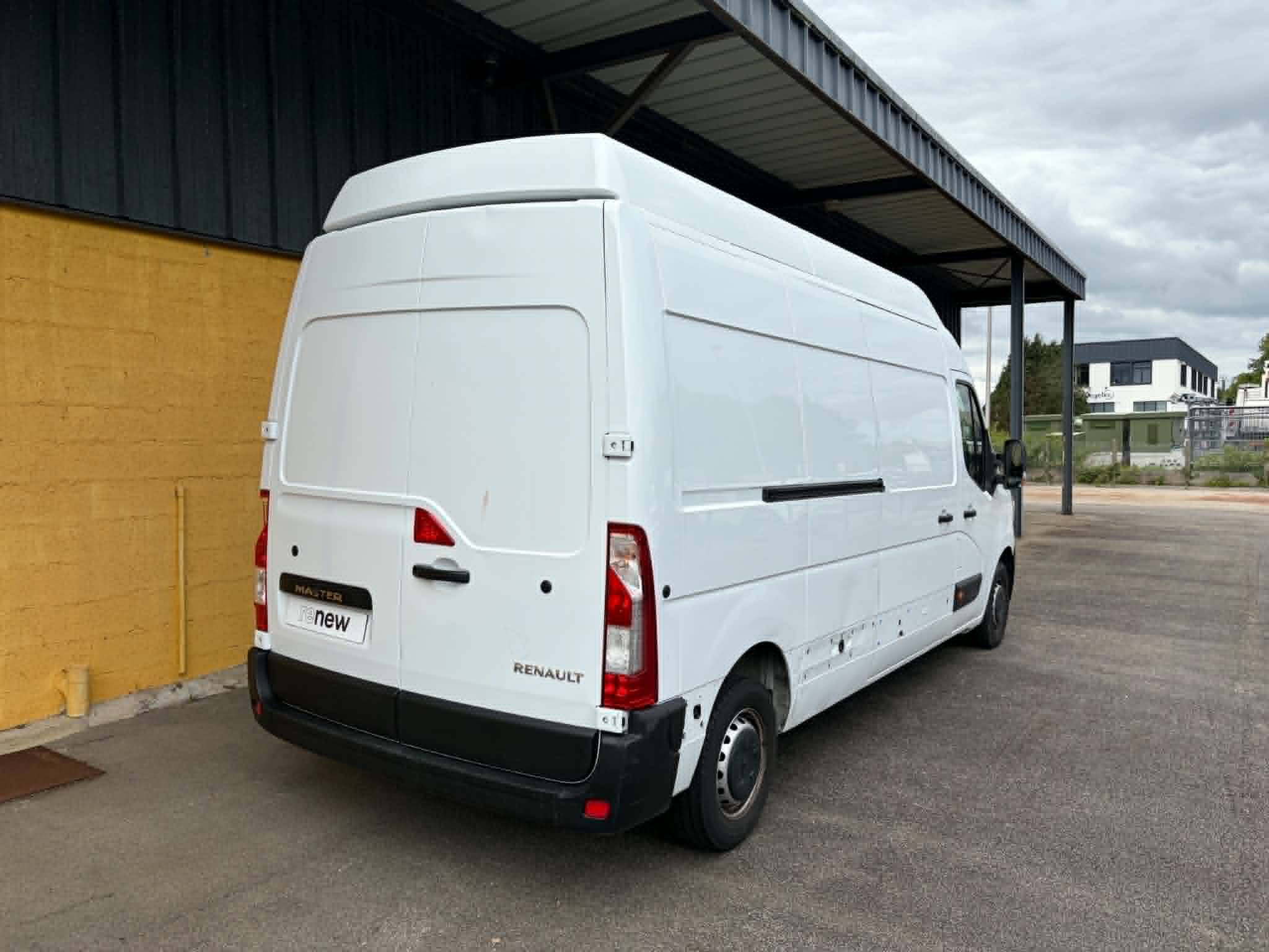 Vente en ligne Renault Master Fourgon MASTER FGN TRAC F3500 L3H3 BLUE DCI 135 au prix de 23 990 €