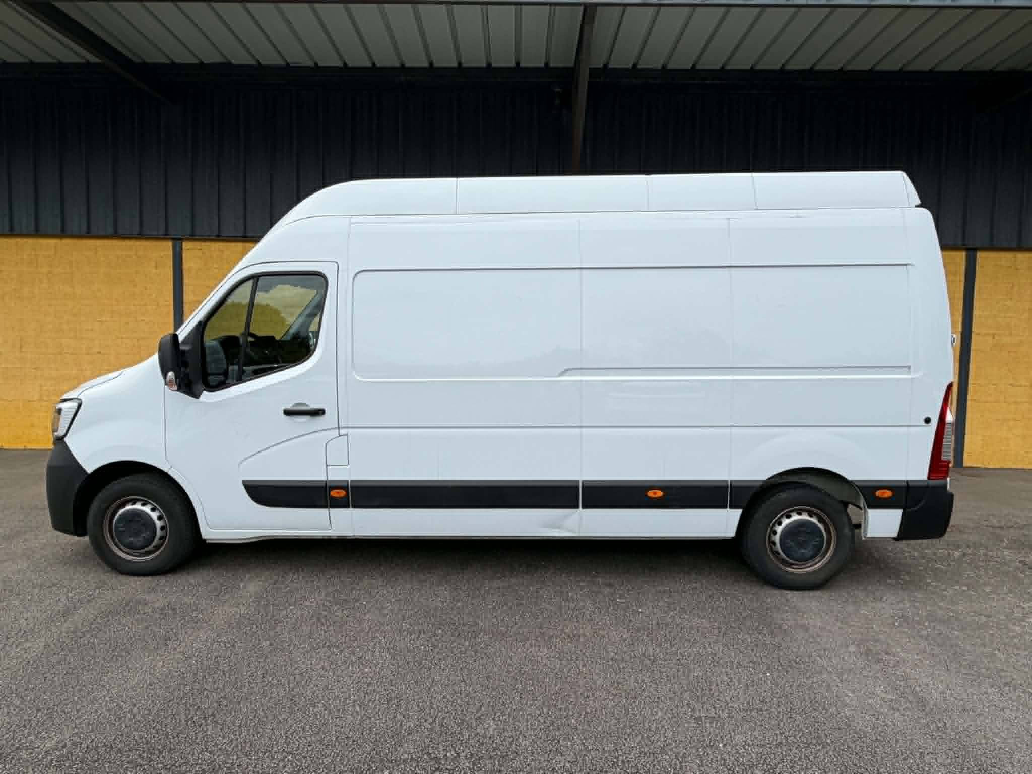 Renault Master Fourgon MASTER FGN TRAC F3500 L3H3 BLUE DCI 135 occasion de 2024 en vente à Quimper