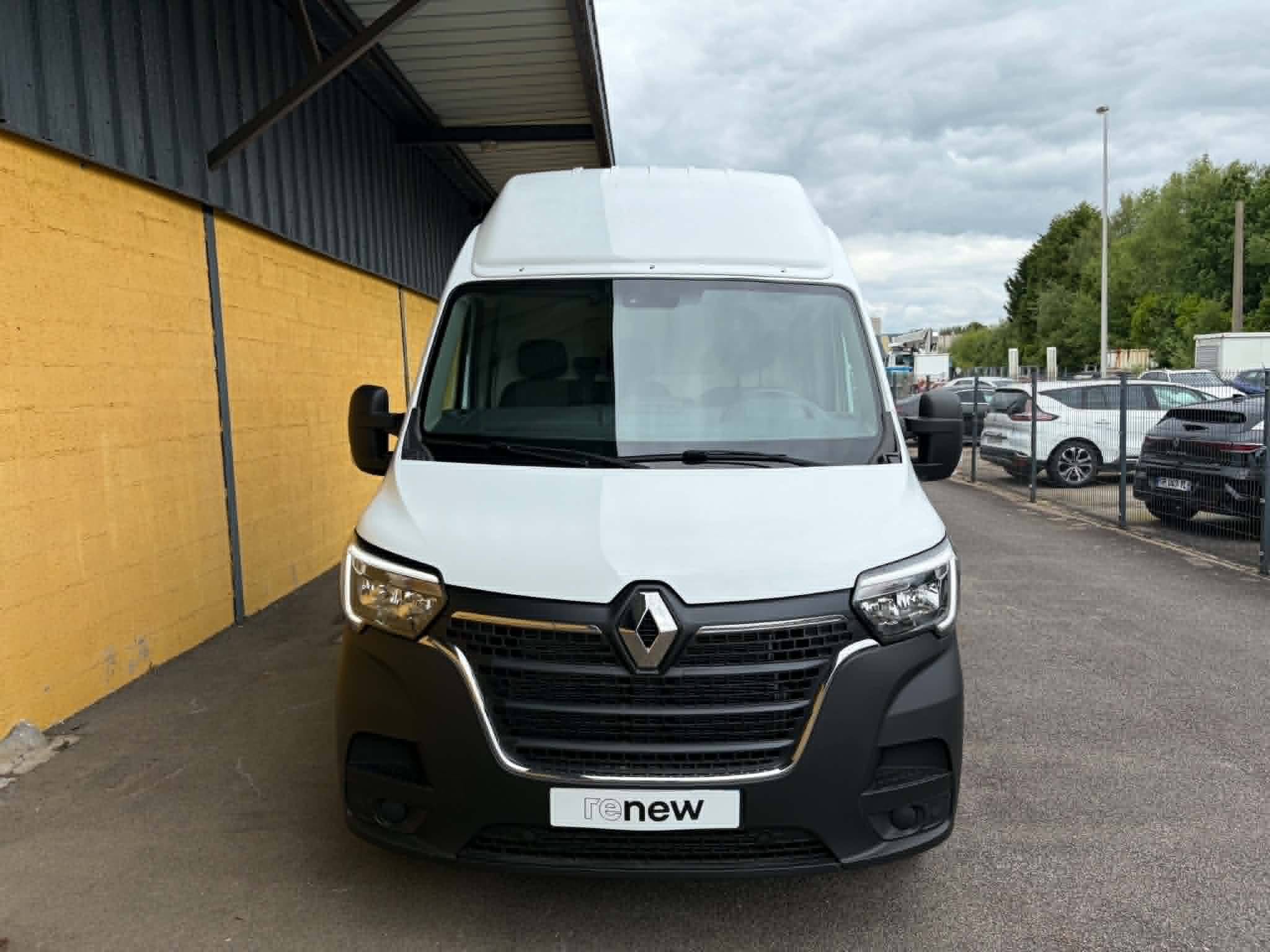 Vente en ligne Renault Master Fourgon MASTER FGN TRAC F3500 L3H3 BLUE DCI 135 au prix de 23 990 €