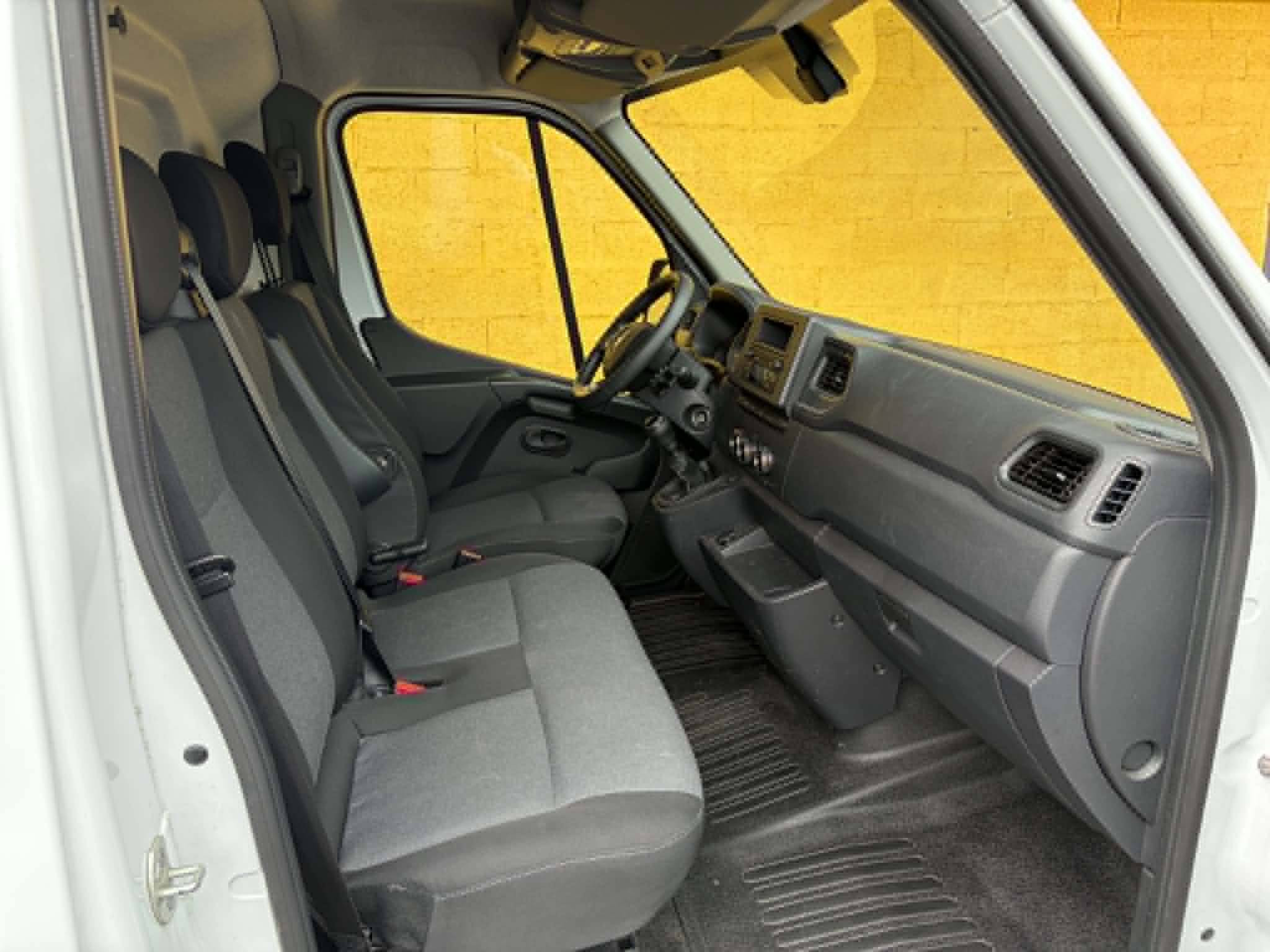 Vente en ligne Renault Master Fourgon MASTER FGN TRAC F3500 L3H3 BLUE DCI 135 au prix de 23 990 €