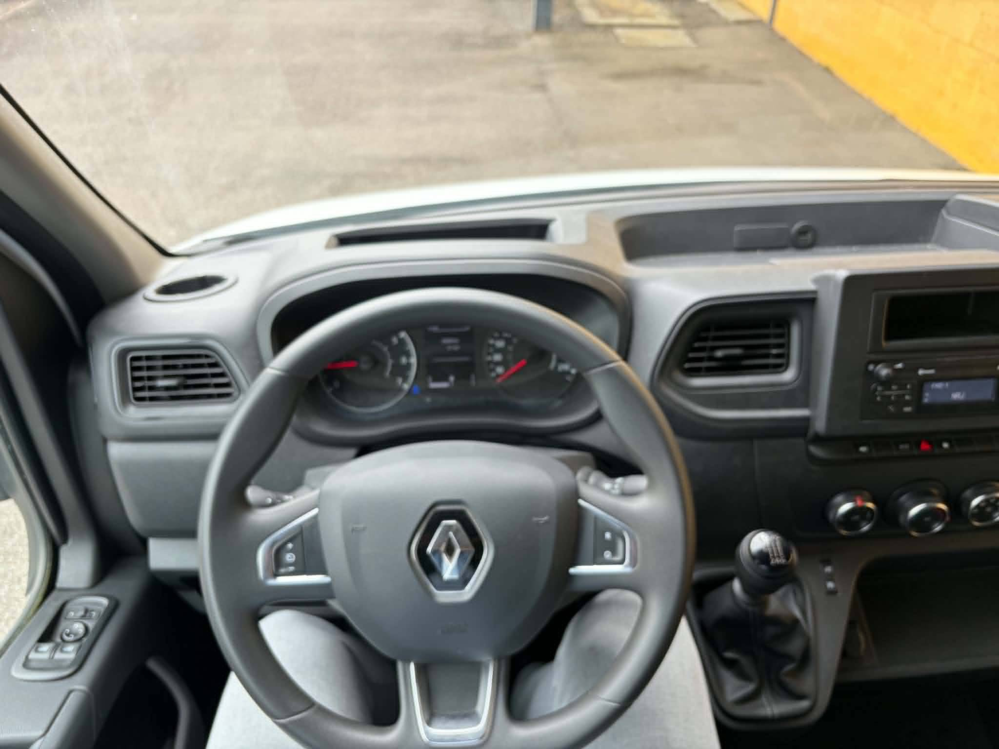 Vente en ligne Renault Master Fourgon MASTER FGN TRAC F3500 L3H3 BLUE DCI 135 au prix de 23 990 €