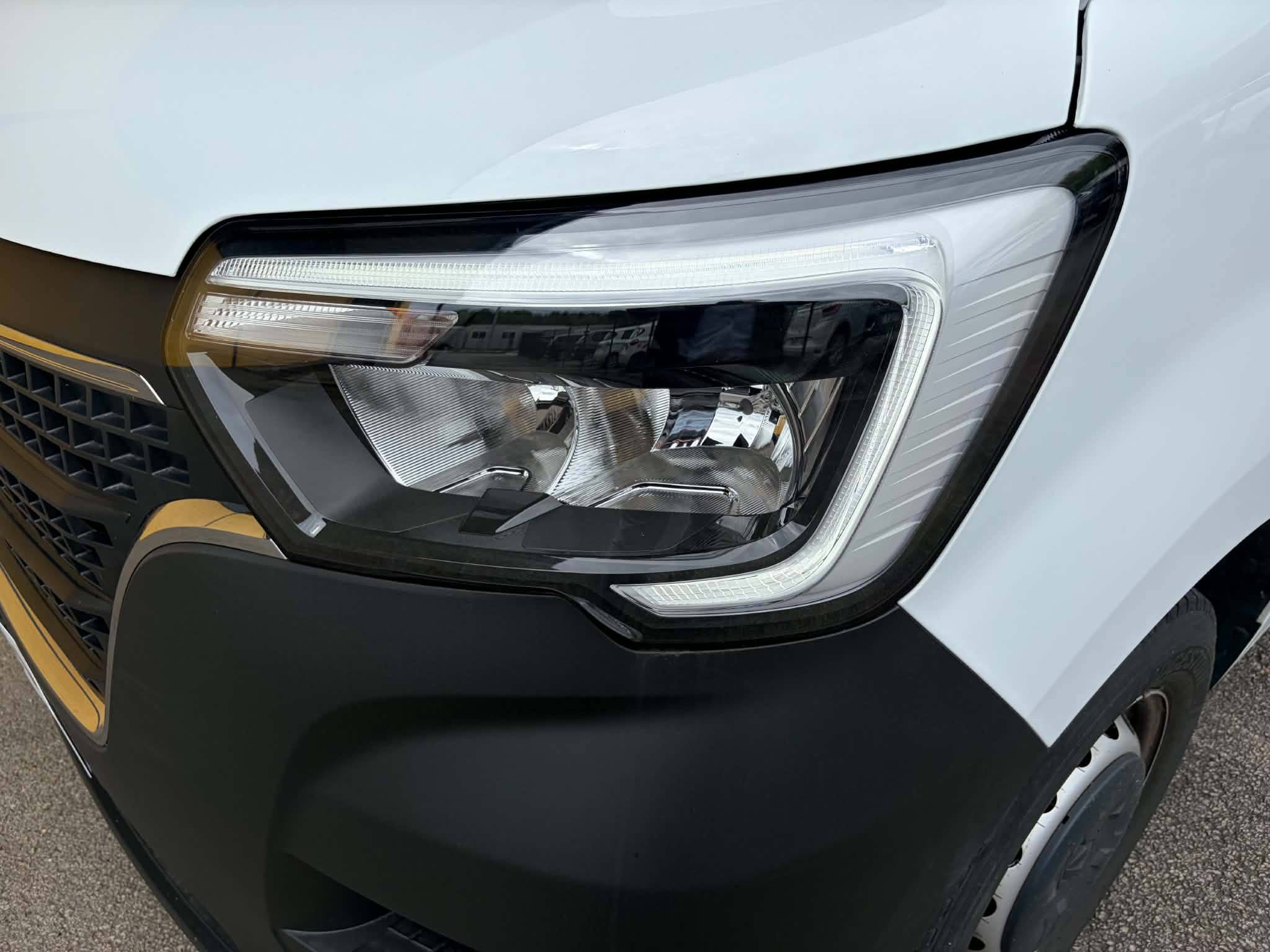 Vente en ligne Renault Master Fourgon MASTER FGN TRAC F3500 L3H3 BLUE DCI 135 au prix de 23 990 €