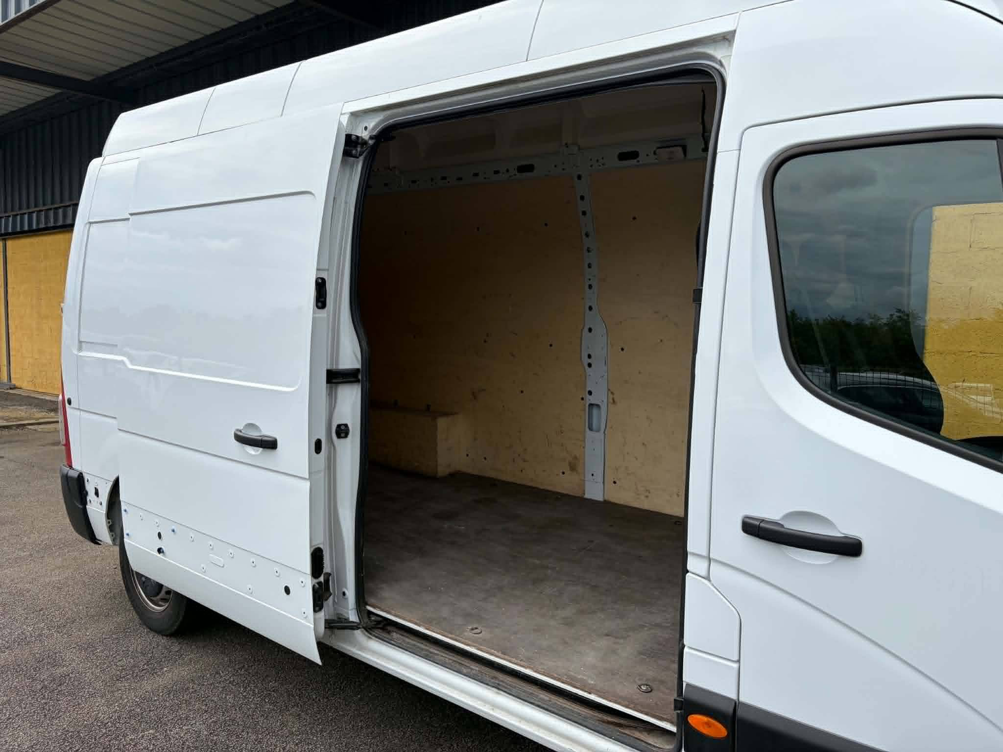 Vente en ligne Renault Master Fourgon MASTER FGN TRAC F3500 L3H3 BLUE DCI 135 au prix de 23 990 €