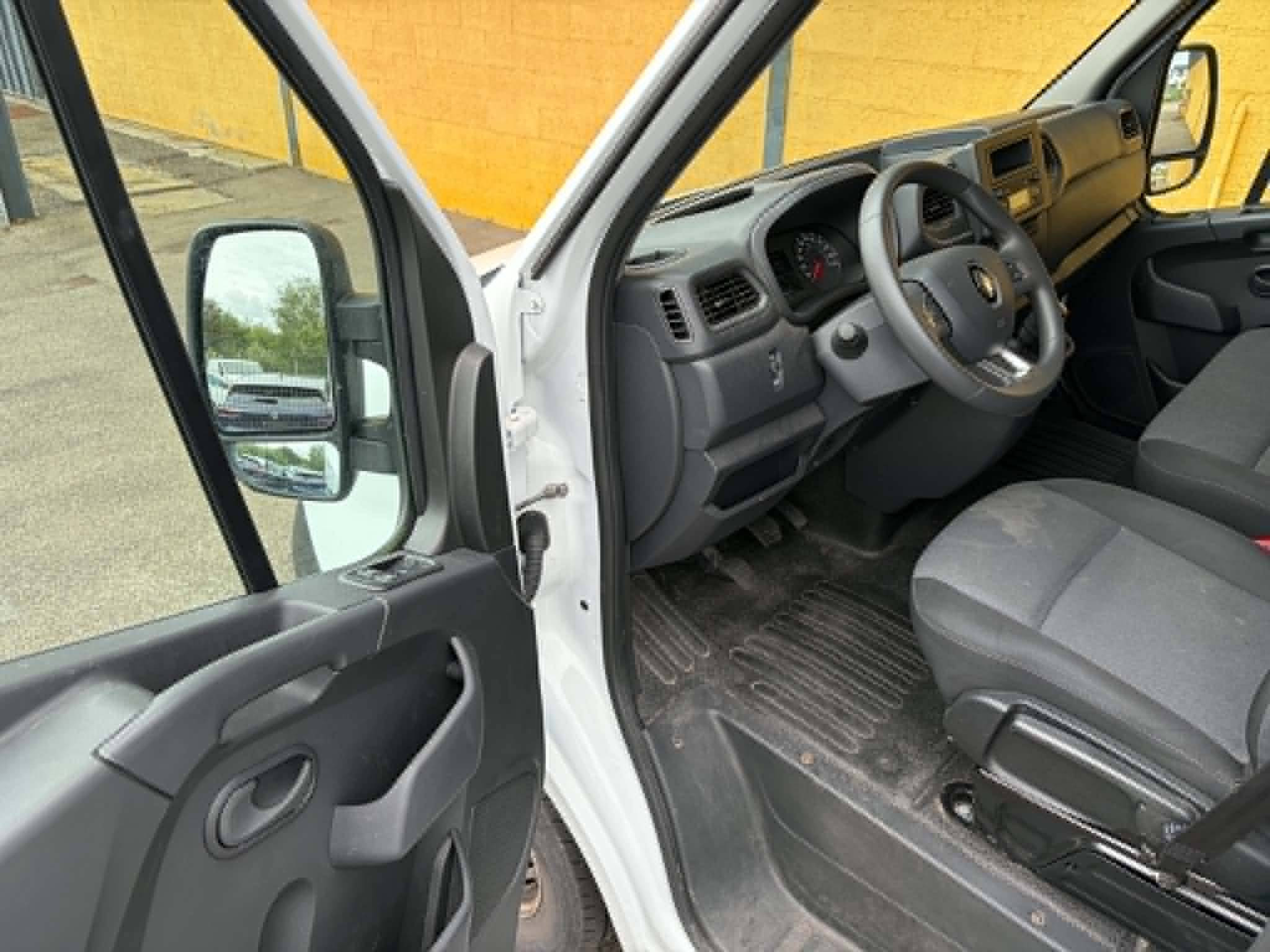 Vente en ligne Renault Master Fourgon MASTER FGN TRAC F3500 L3H3 BLUE DCI 135 au prix de 23 990 €
