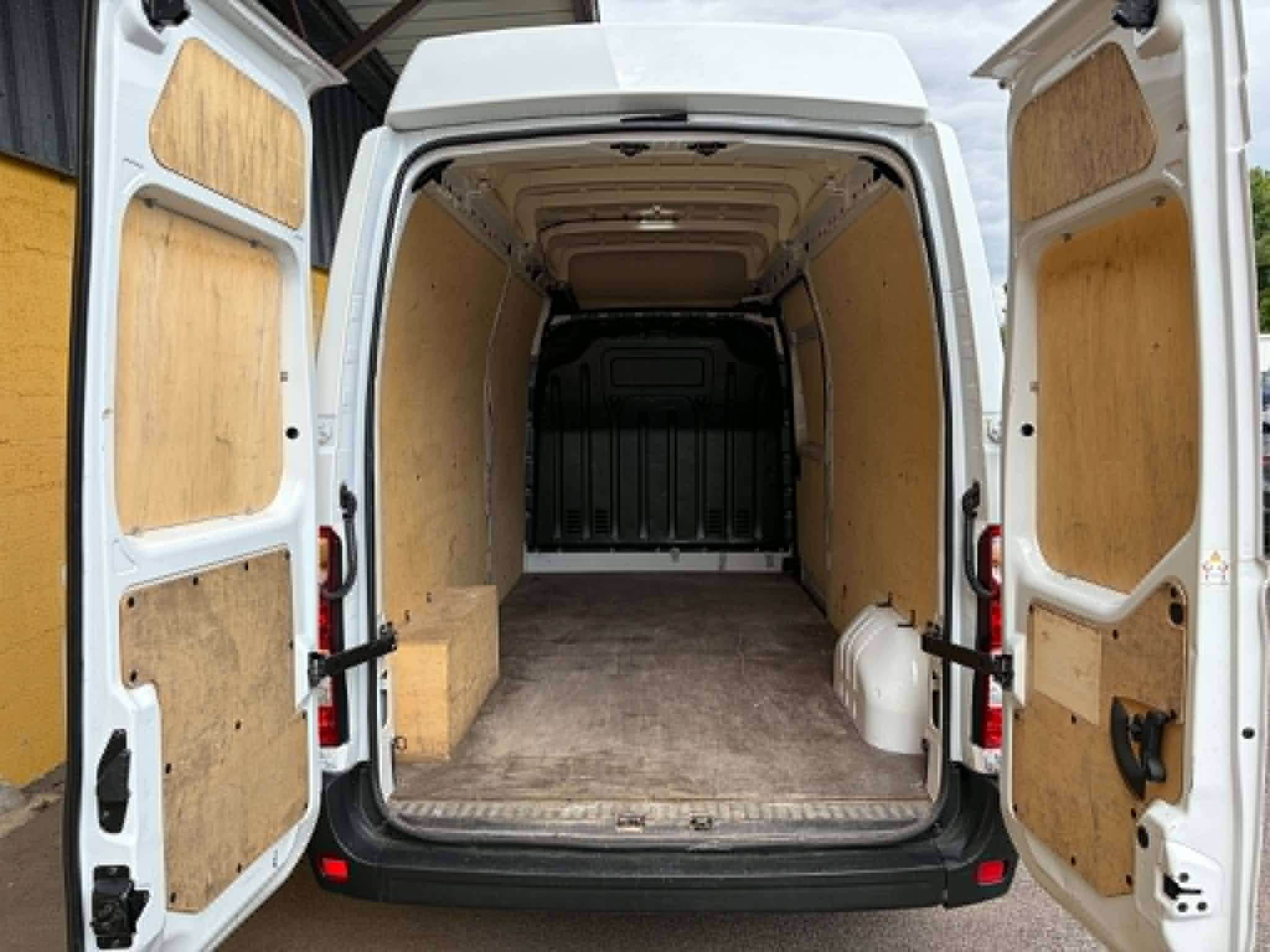 Vente en ligne Renault Master Fourgon MASTER FGN TRAC F3500 L3H3 BLUE DCI 135 au prix de 23 990 €