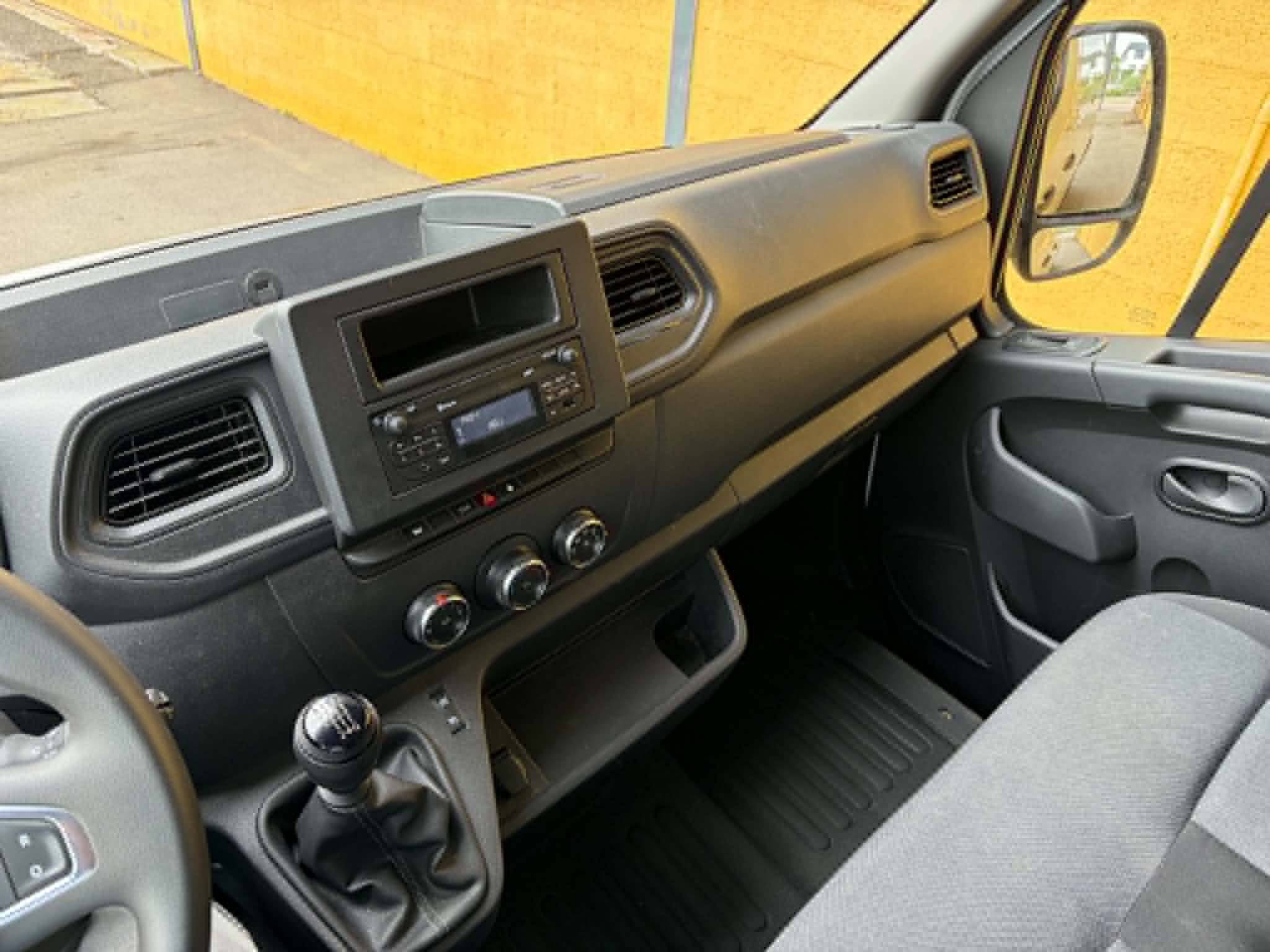 Vente en ligne Renault Master Fourgon MASTER FGN TRAC F3500 L3H3 BLUE DCI 135 au prix de 23 990 €
