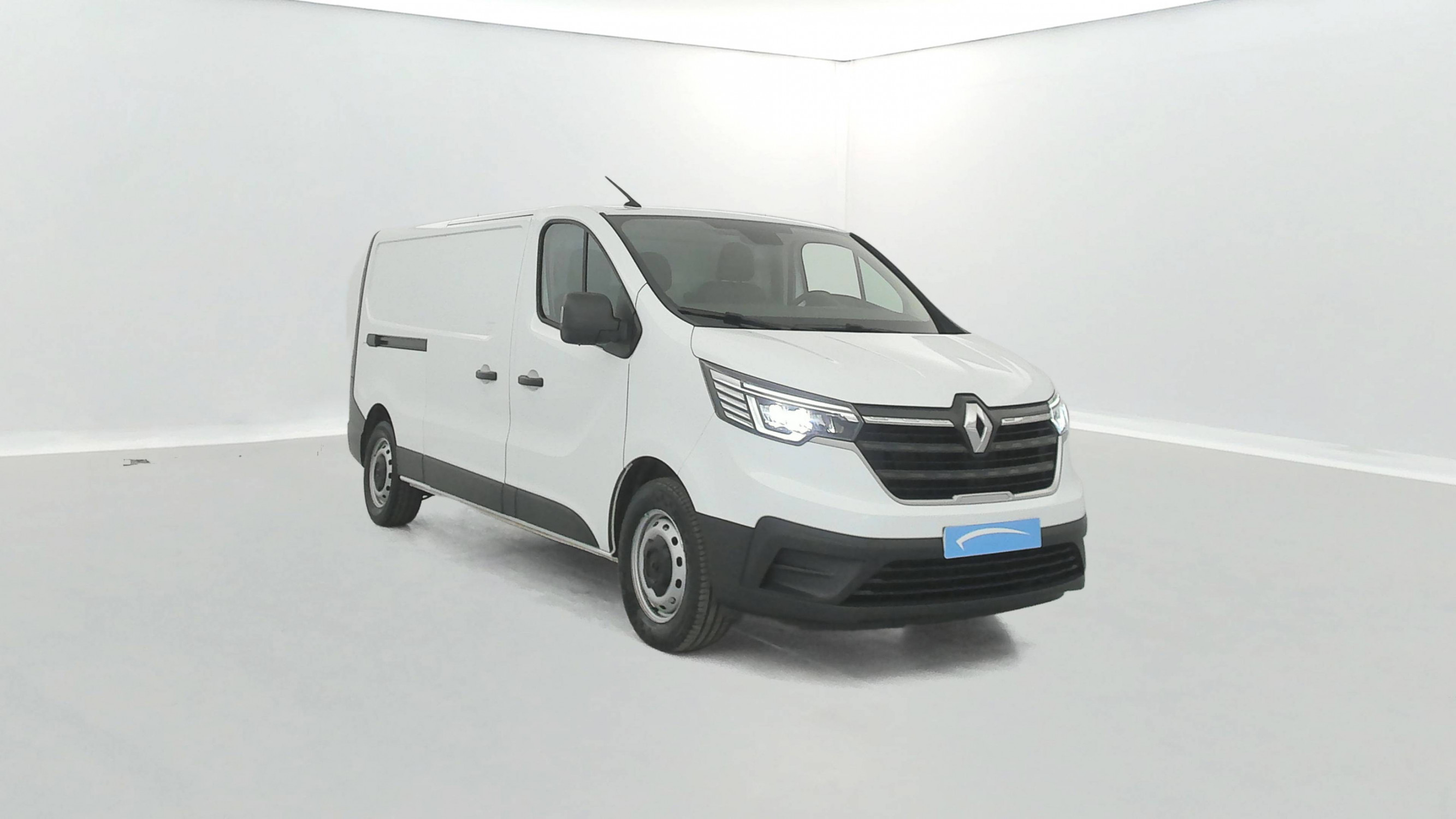 Vente en ligne Renault Trafic 3 Fourgon TRAFIC FGN L2H1 3000 KG BLUE DCI 130 au prix de 22 990 €