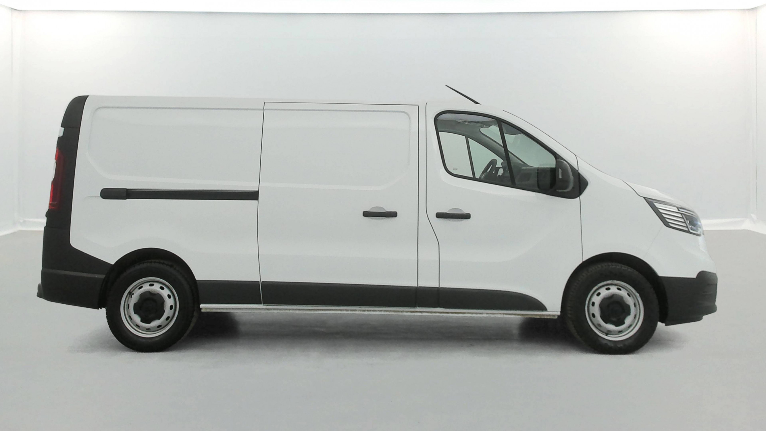 Vente en ligne Renault Trafic 3 Fourgon TRAFIC FGN L2H1 3000 KG BLUE DCI 130 au prix de 22 990 €