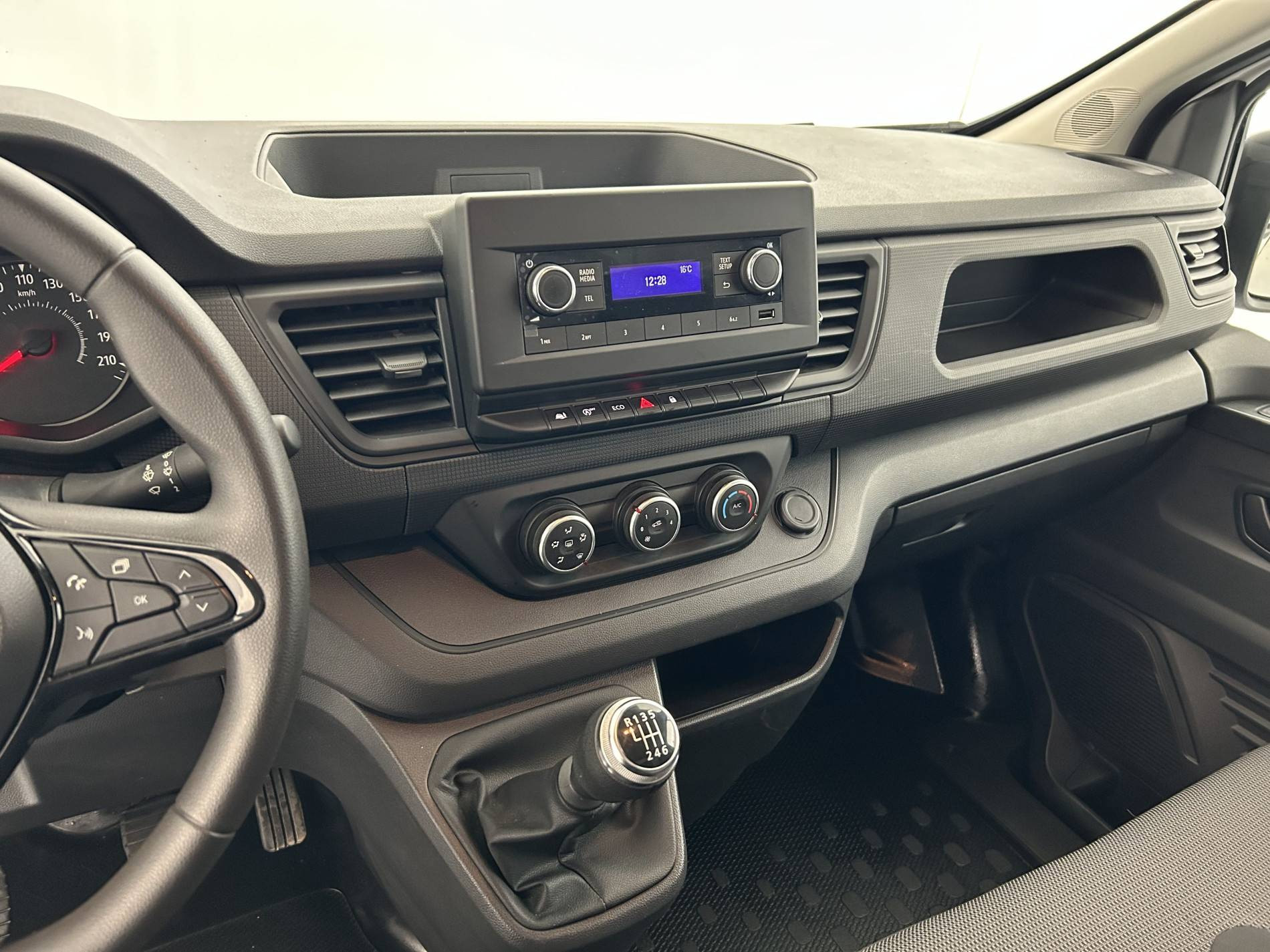 Vente en ligne Renault Trafic 3 Fourgon TRAFIC FGN L2H1 3000 KG BLUE DCI 130 au prix de 22 990 €