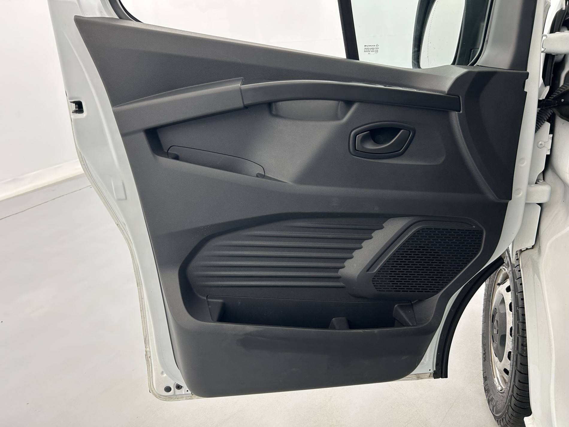 Vente en ligne Renault Trafic 3 Fourgon TRAFIC FGN L2H1 3000 KG BLUE DCI 130 au prix de 22 990 €