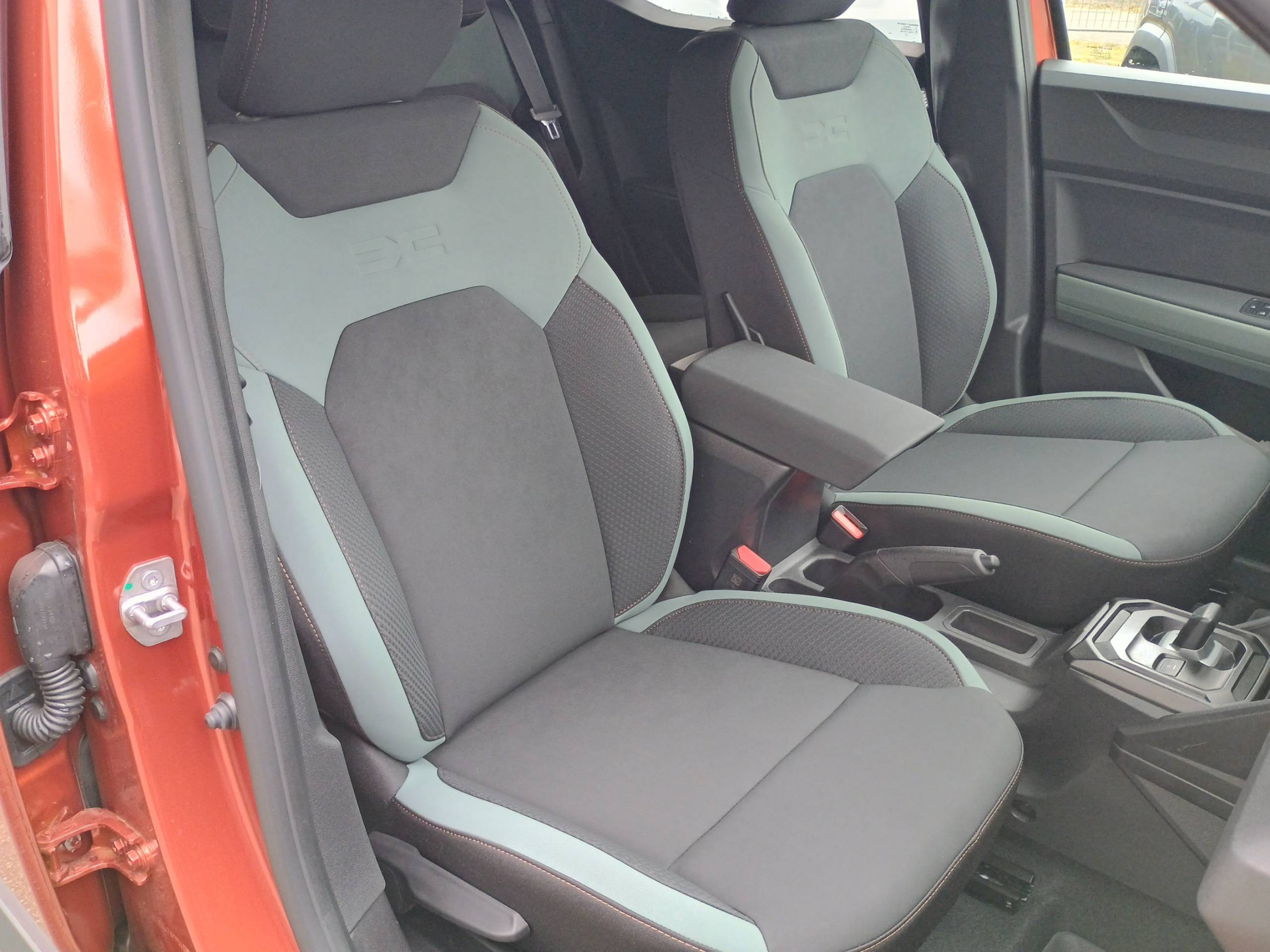 Vente en ligne Dacia Duster  Hybrid 155 au prix de 28 490 €
