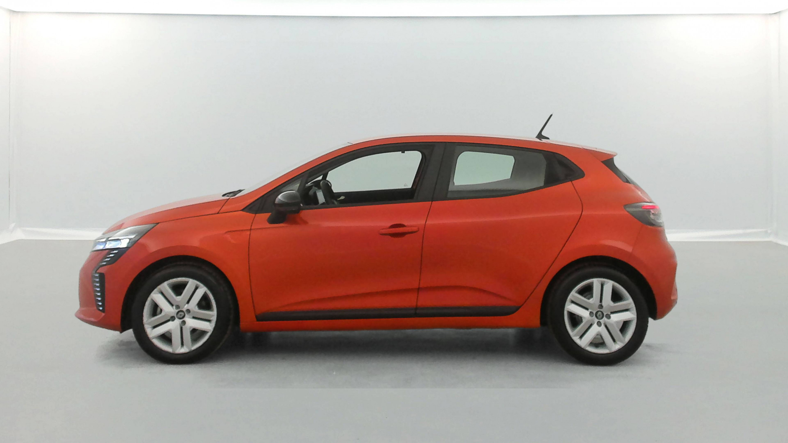 Renault Clio 5 Clio E-Tech full hybrid 145 occasion de 2024 en vente à Quimper