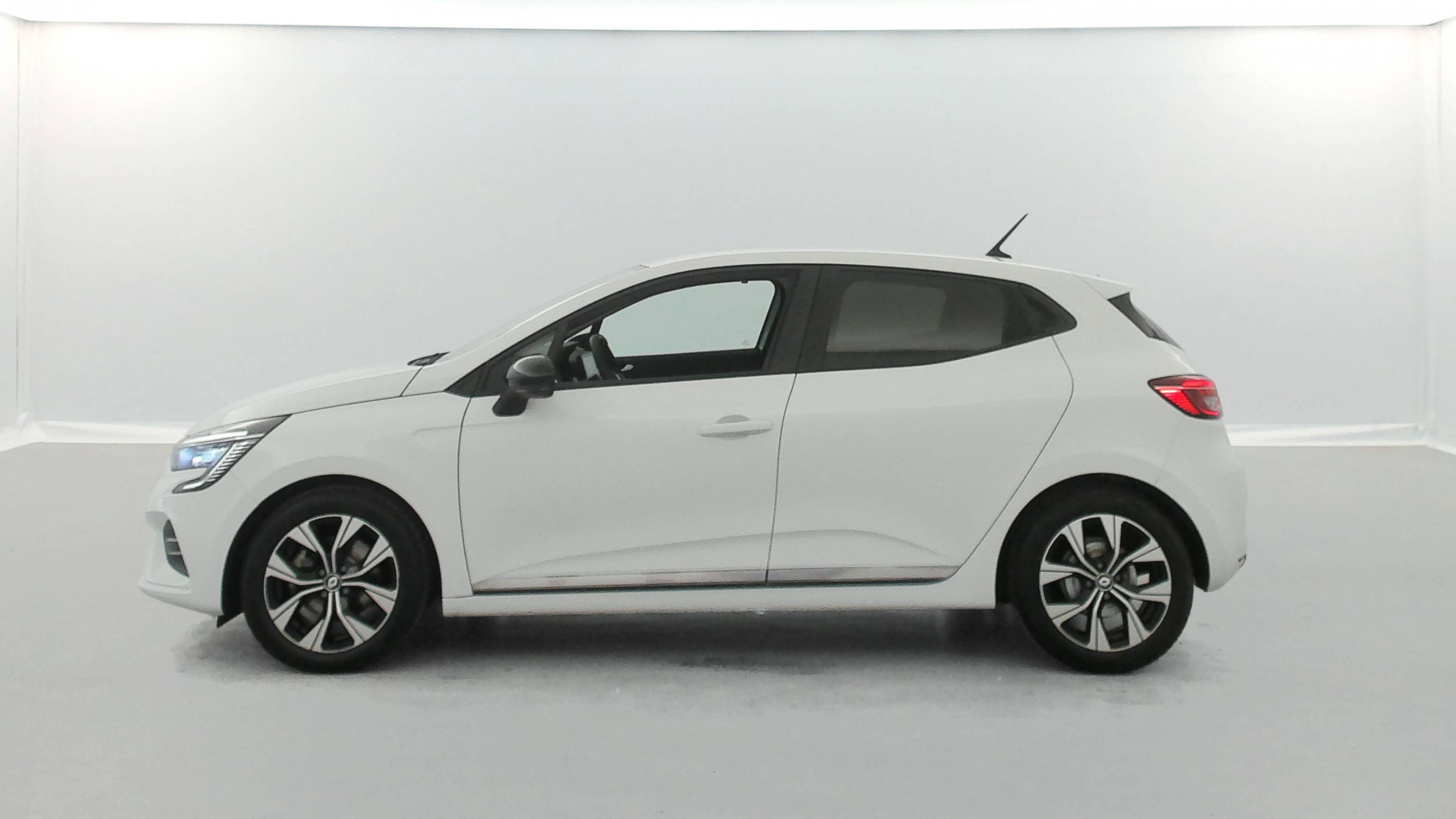 Renault Clio 5 Clio E-Tech full hybrid 145 occasion de 2022 en vente à Quimper