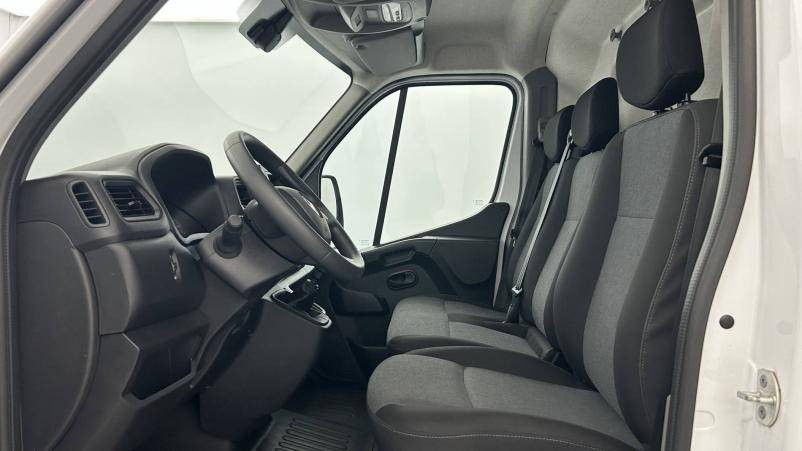 Vente en ligne Renault Master Fourgon MASTER FGN TRAC F3500 L3H3 BLUE DCI 135 au prix de 23 990 €