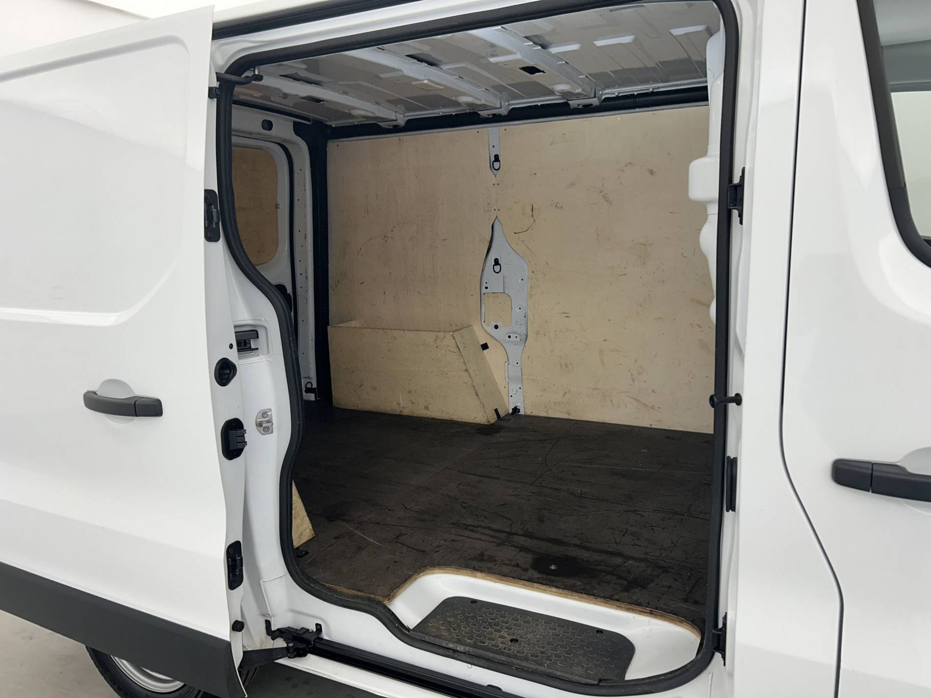 Vente en ligne Renault Trafic 3 Fourgon TRAFIC FG BLUE DCI 130 L1H1 3T GSR2 au prix de 21 490 €