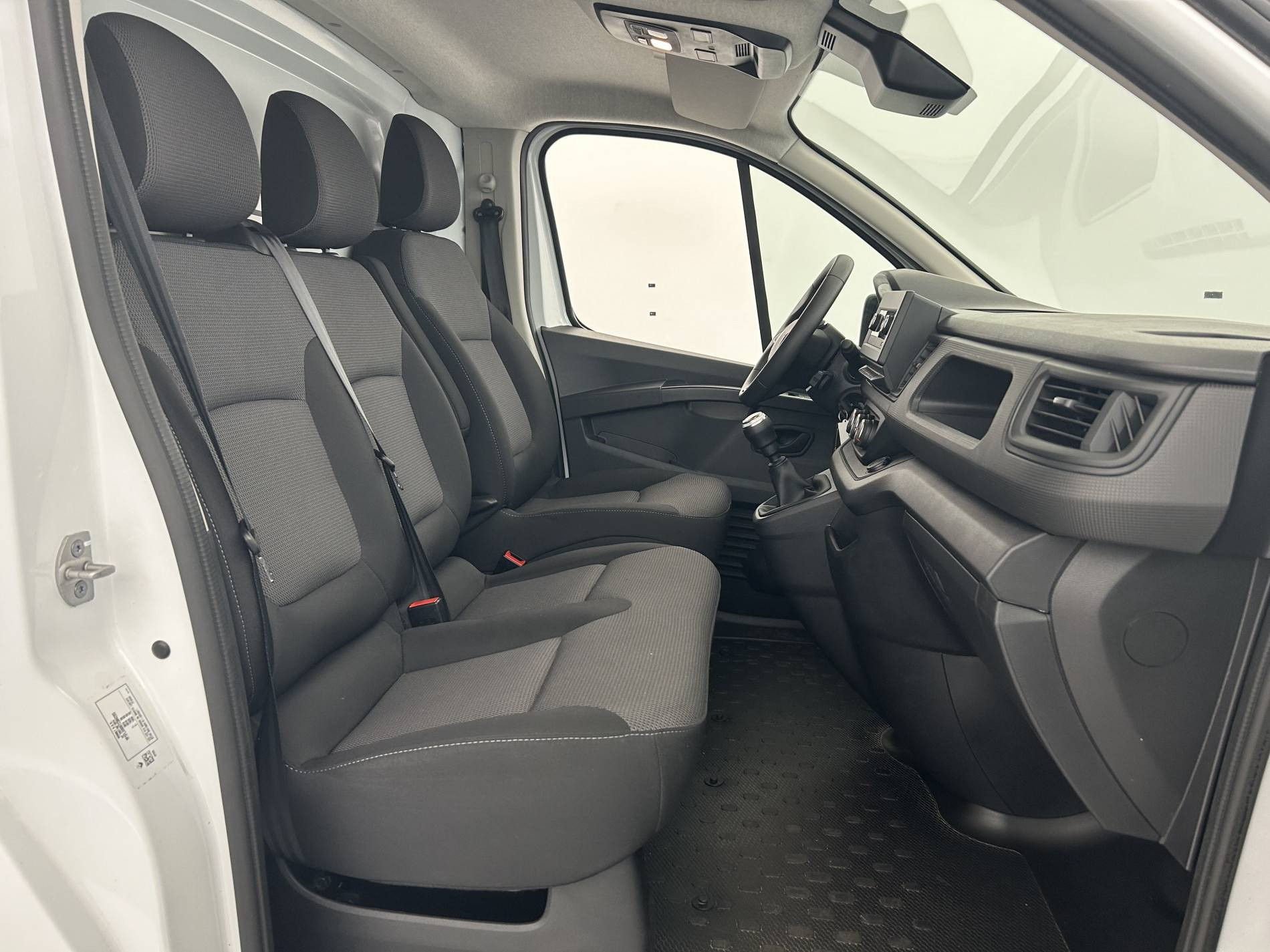 Vente en ligne Renault Trafic 3 Fourgon TRAFIC FG BLUE DCI 130 L1H1 3T GSR2 au prix de 21 490 €