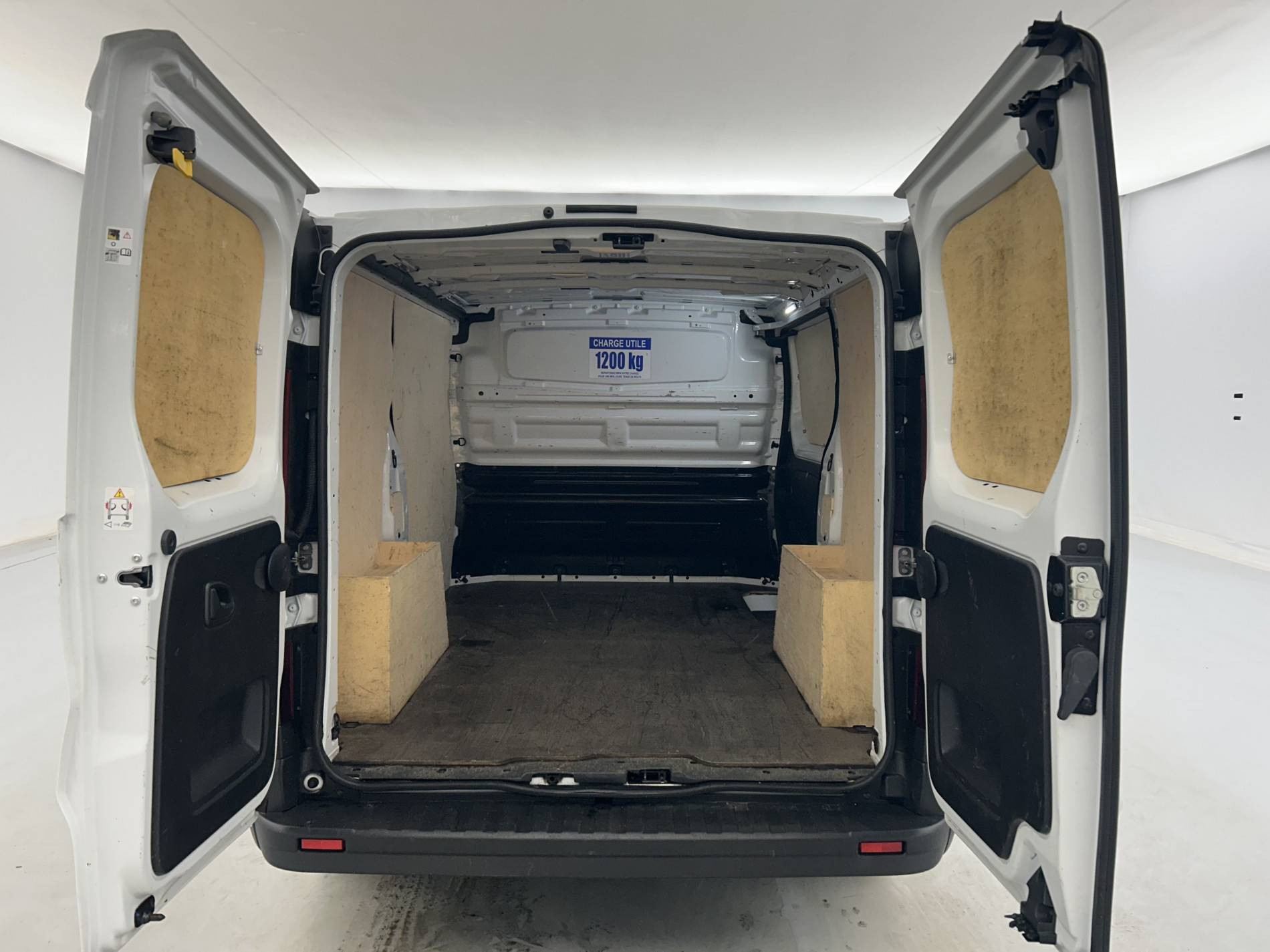 Vente en ligne Renault Trafic 3 Fourgon TRAFIC FG BLUE DCI 130 L1H1 3T GSR2 au prix de 21 490 €