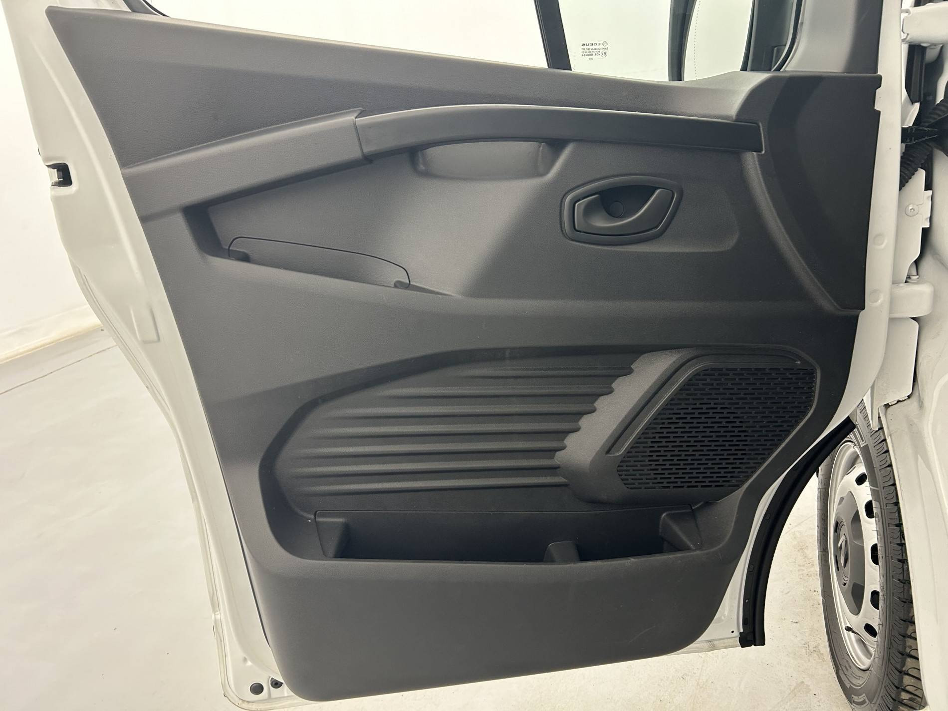 Vente en ligne Renault Trafic 3 Fourgon TRAFIC FG BLUE DCI 130 L1H1 3T GSR2 au prix de 21 490 €