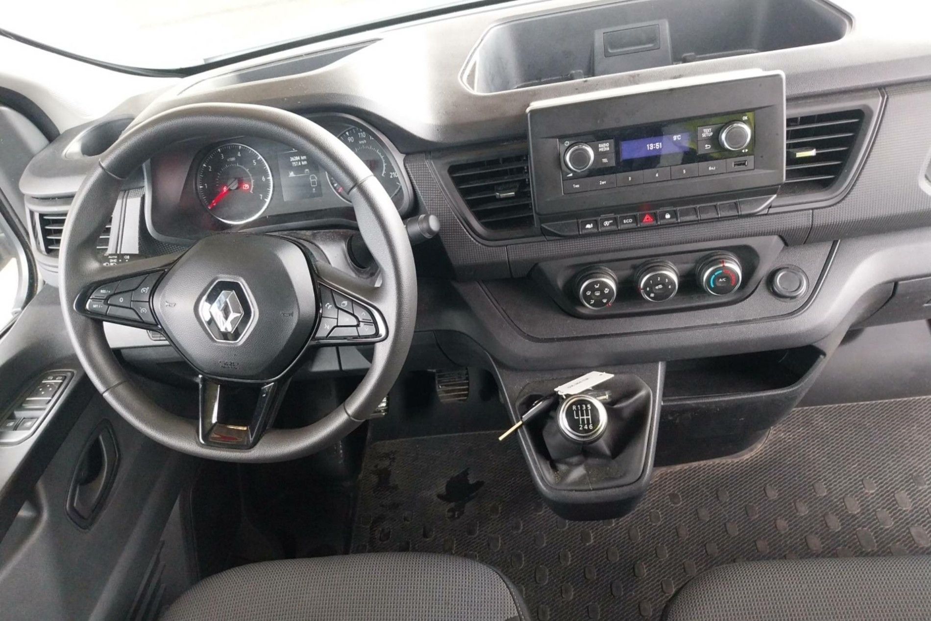 Vente en ligne Renault Trafic 3 Fourgon TRAFIC FG BLUE DCI 130 L1H1 3T GSR2 au prix de 21 490 €
