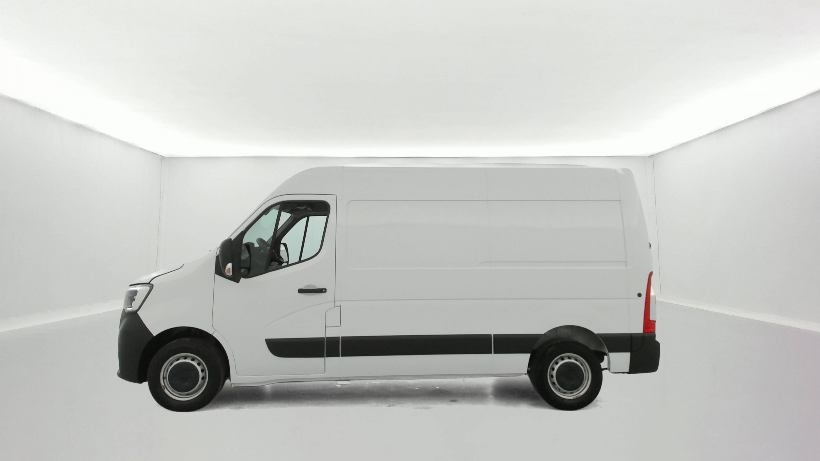 Renault Master Fourgon MASTER FGN TRAC F3500 L2H2 BLUE DCI 135 occasion de 2024 en vente à Quimper
