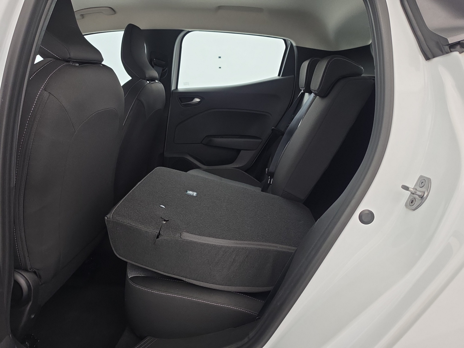 Vente en ligne Renault Clio 5 Clio Eco-G 100 ch GSR2 au prix de 16 490 €