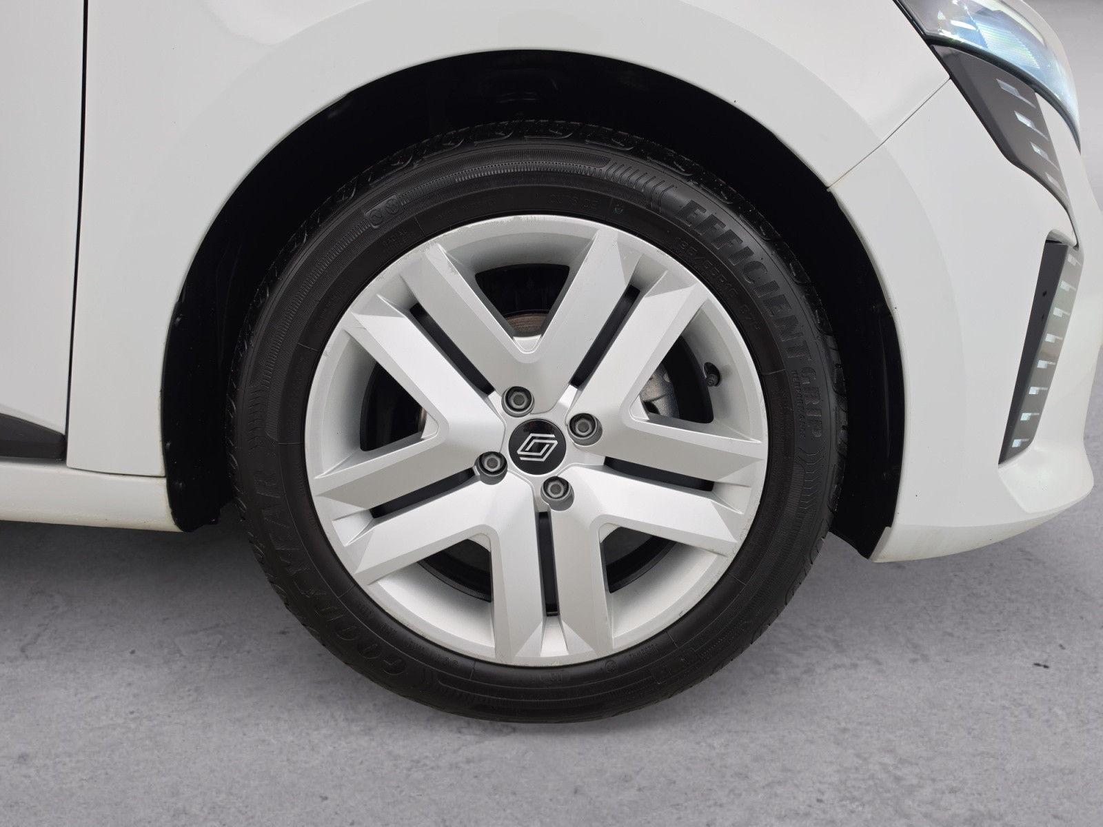Vente en ligne Renault Clio 5 Clio Eco-G 100 ch GSR2 au prix de 16 490 €