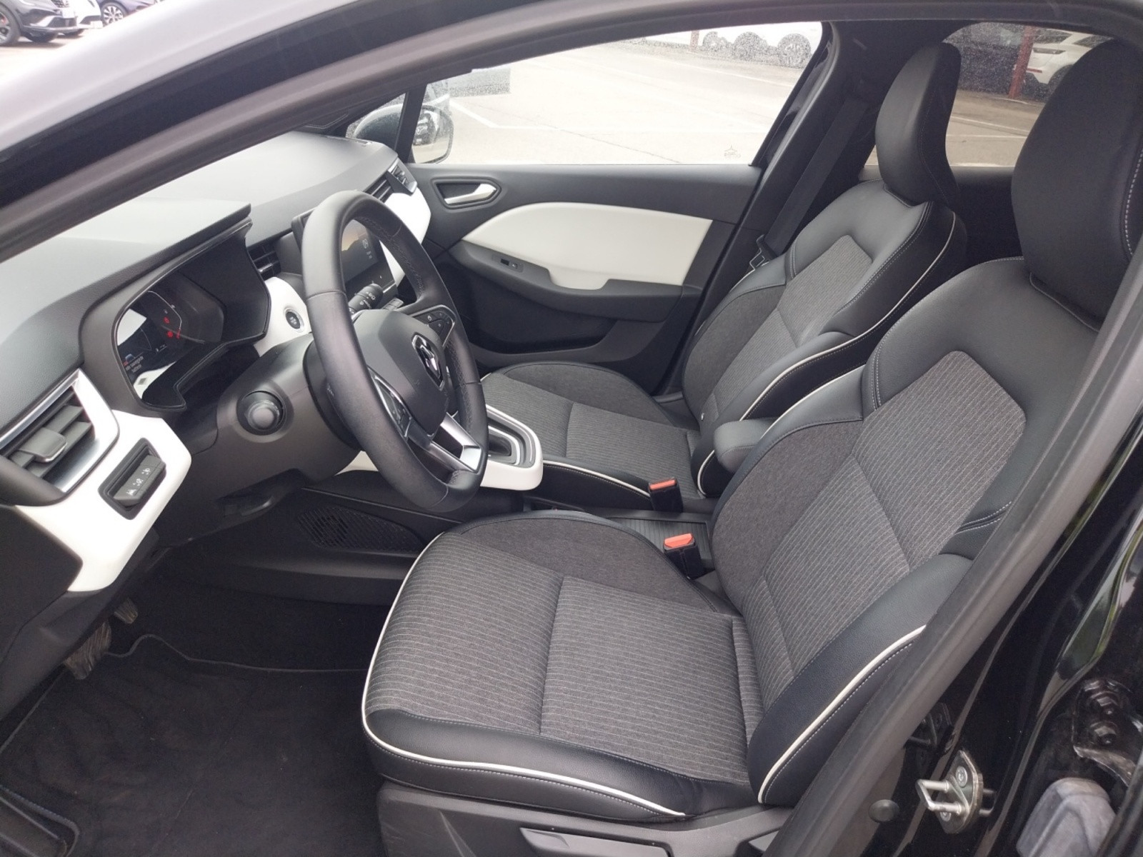 Vente en ligne Renault Clio 5 Clio E-Tech full hybrid 145 au prix de 18 490 €