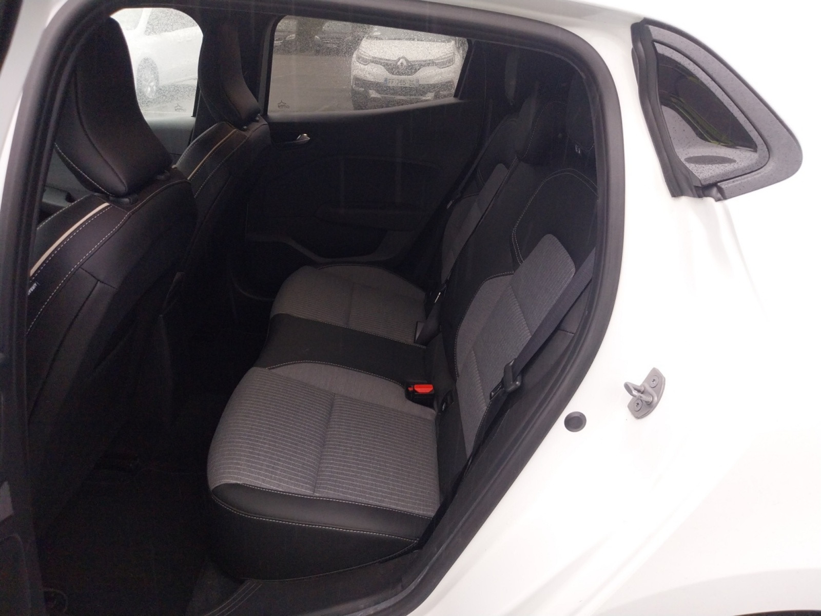 Vente en ligne Renault Clio 5 Clio E-Tech full hybrid 145 au prix de 19 490 €