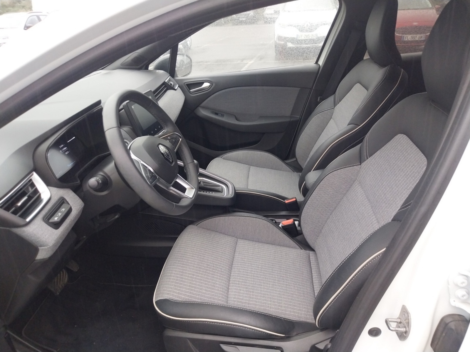 Vente en ligne Renault Clio 5 Clio E-Tech full hybrid 145 au prix de 19 490 €