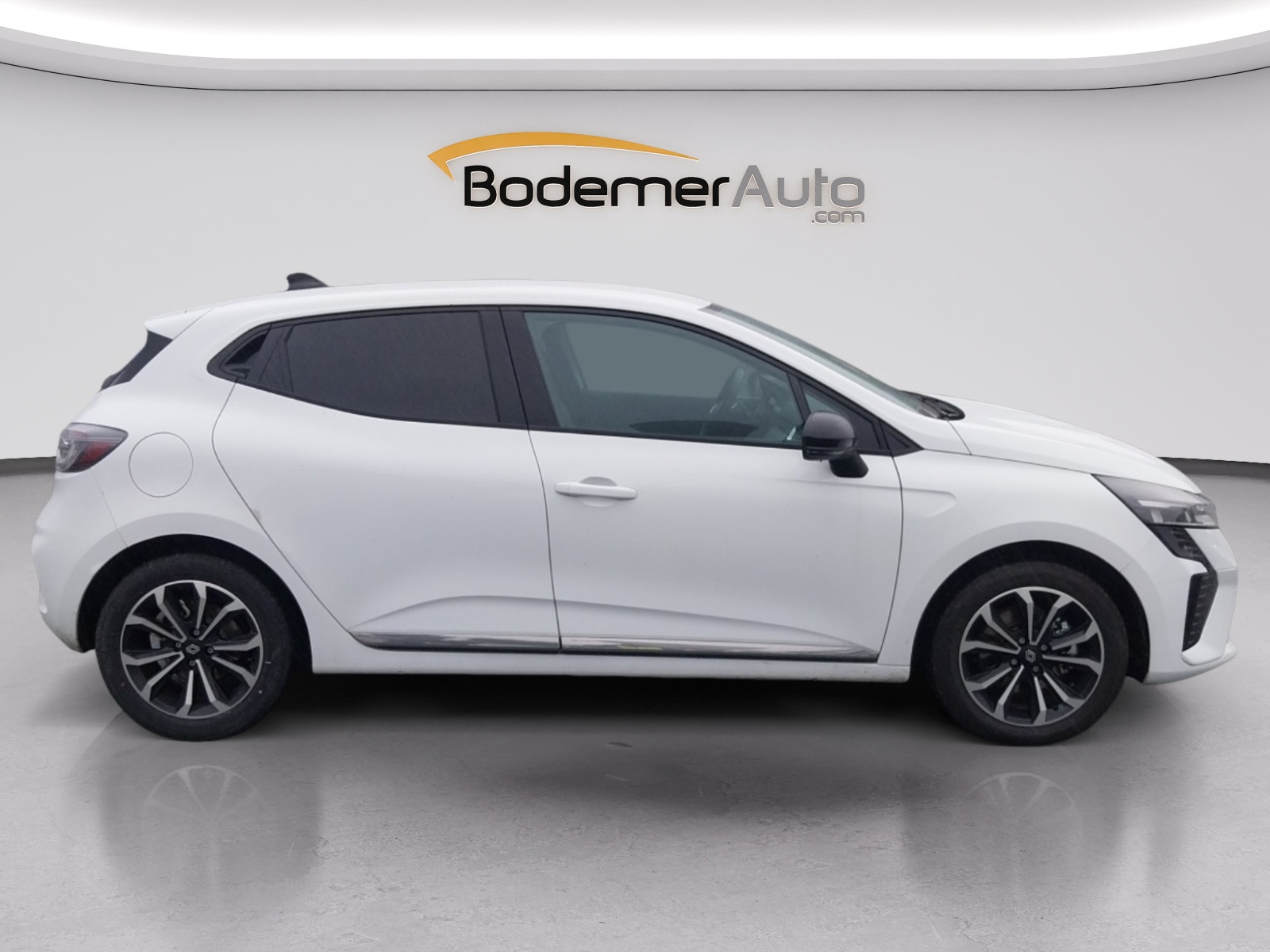 Vente en ligne Renault Clio 5 Clio E-Tech full hybrid 145 au prix de 19 490 €