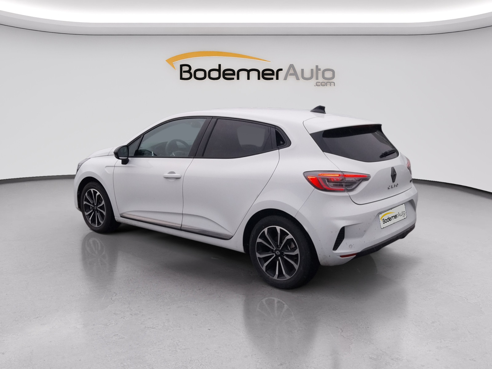 Vente en ligne Renault Clio 5 Clio E-Tech full hybrid 145 au prix de 19 490 €