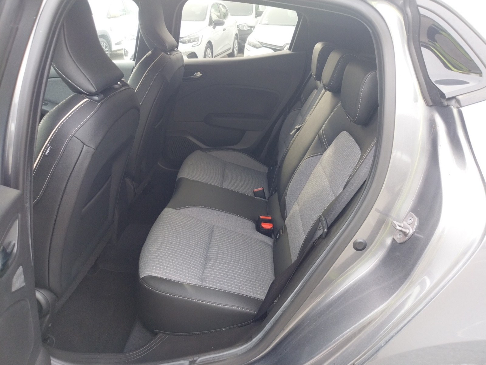 Vente en ligne Renault Clio 5 Clio E-Tech full hybrid 145 au prix de 19 490 €