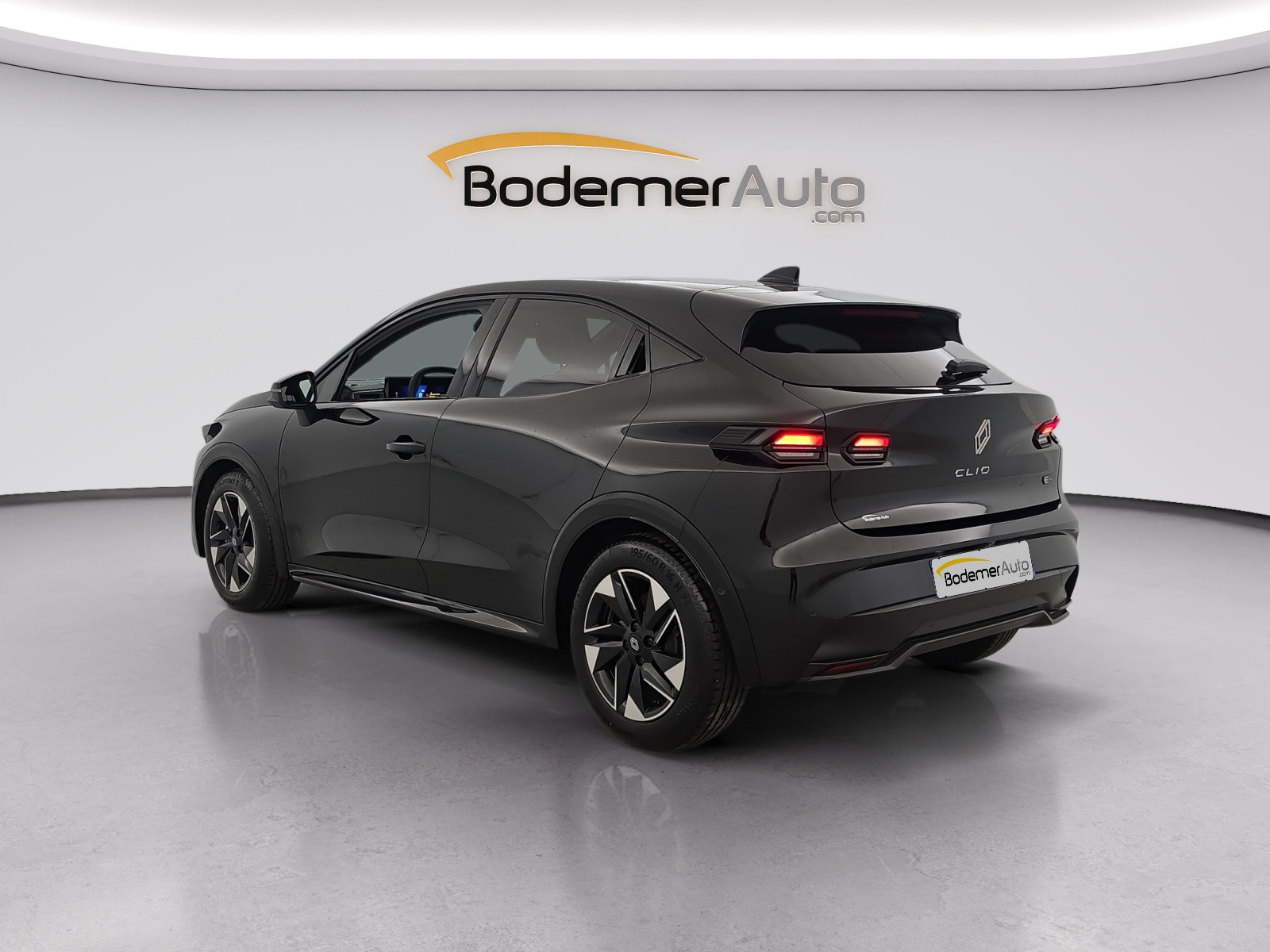 Vente en ligne Renault Clio 6 Clio E-Tech full hybrid 160 ch au prix de 25 990 €