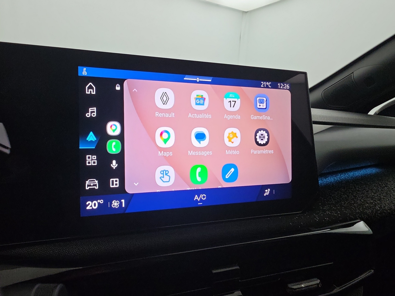 Vente en ligne Renault Clio 6 Clio E-Tech full hybrid 160 ch au prix de 25 990 €