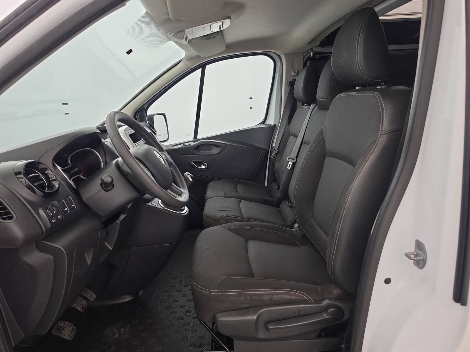 Vente en ligne Renault Trafic 3 Fourgon TRAFIC FGN L2H1 1300 KG DCI 120 au prix de 16 490 €