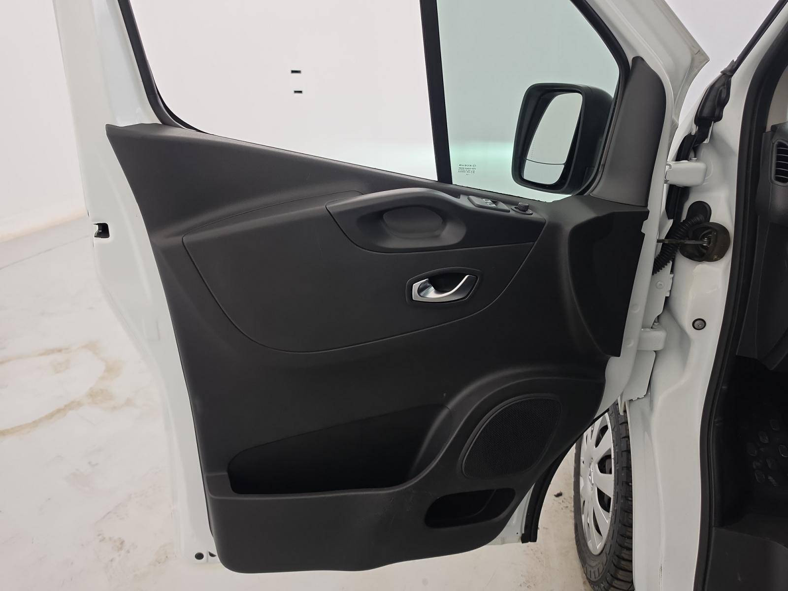 Vente en ligne Renault Trafic 3 Fourgon TRAFIC FGN L2H1 1300 KG DCI 120 au prix de 16 490 €