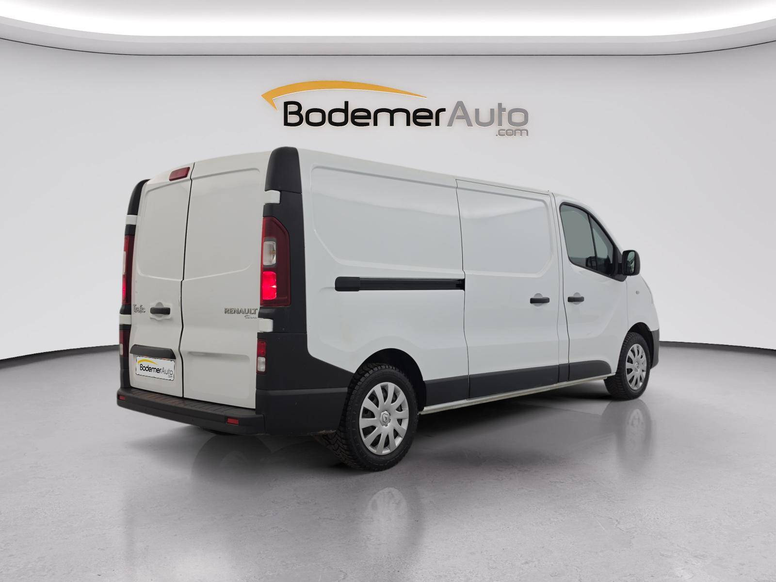 Vente en ligne Renault Trafic 3 Fourgon TRAFIC FGN L2H1 1300 KG DCI 120 au prix de 16 490 €