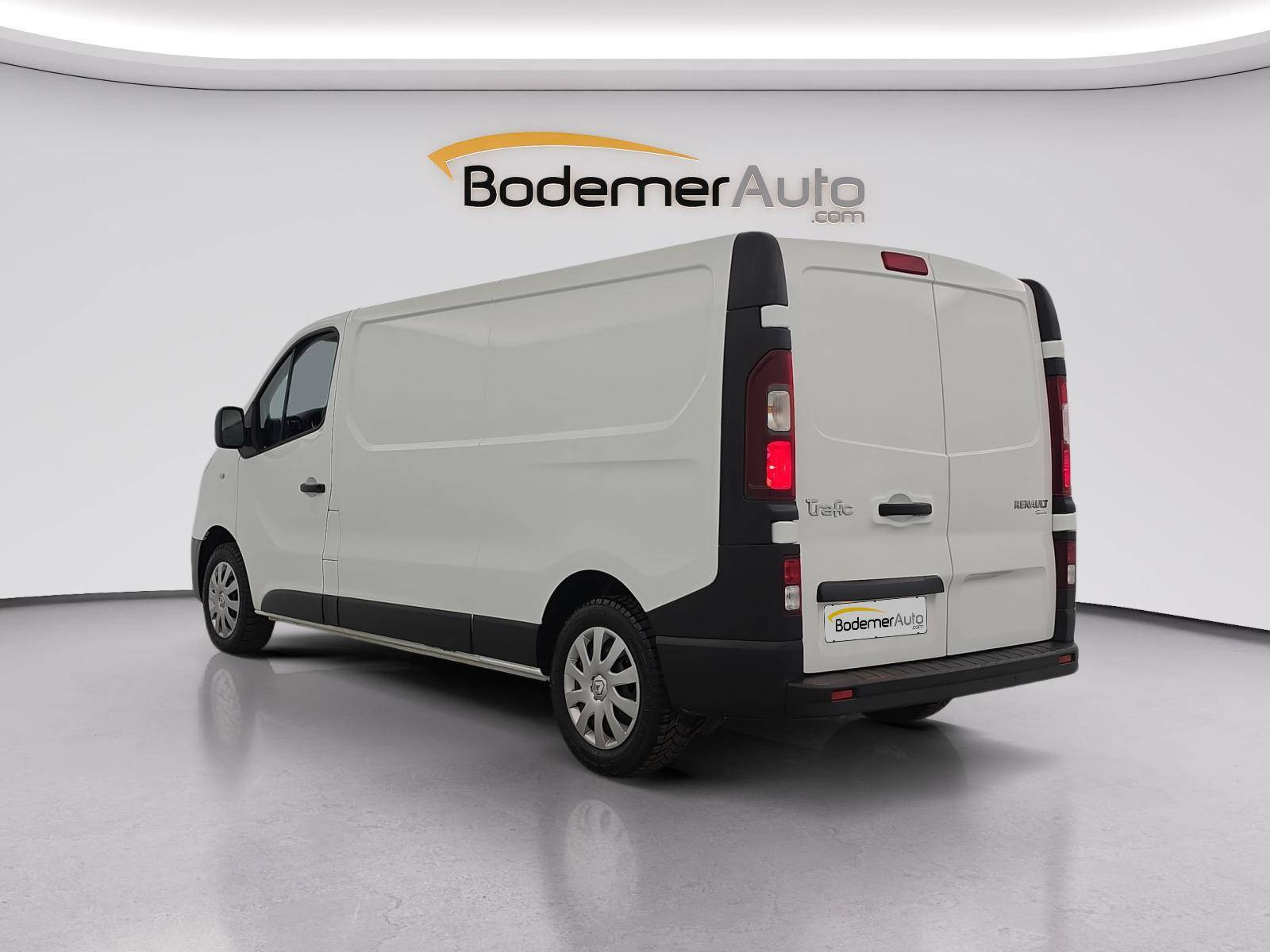 Vente en ligne Renault Trafic 3 Fourgon TRAFIC FGN L2H1 1300 KG DCI 120 au prix de 16 490 €