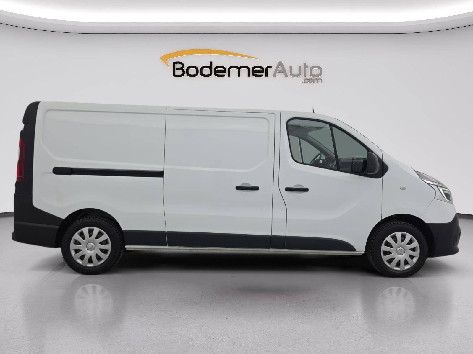 Vente en ligne Renault Trafic 3 Fourgon TRAFIC FGN L2H1 1300 KG DCI 120 au prix de 16 490 €