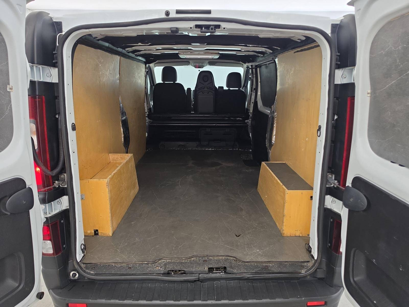 Vente en ligne Renault Trafic 3 Fourgon TRAFIC FGN L2H1 1300 KG DCI 120 au prix de 16 490 €