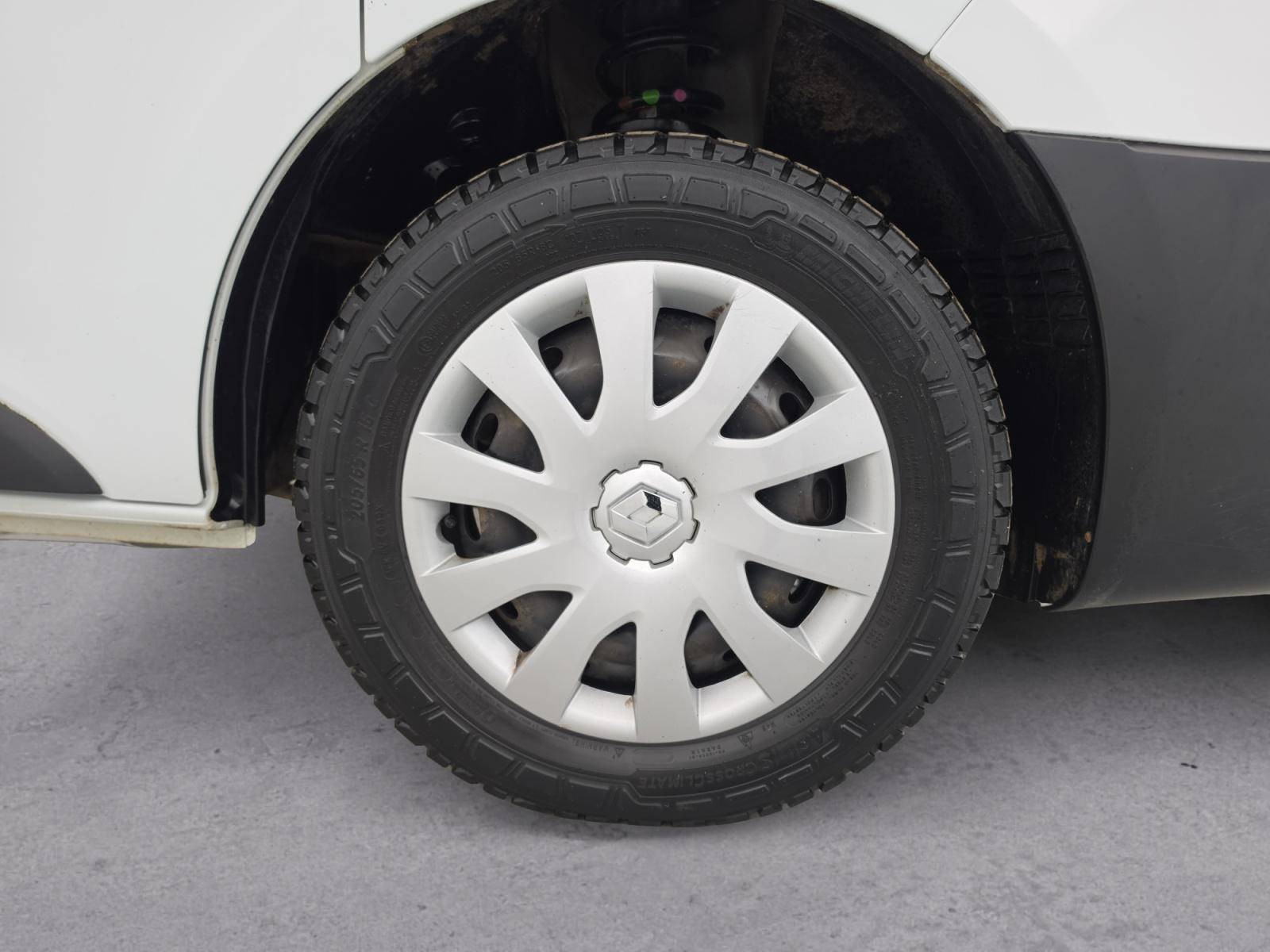 Vente en ligne Renault Trafic 3 Fourgon TRAFIC FGN L2H1 1300 KG DCI 120 au prix de 16 490 €