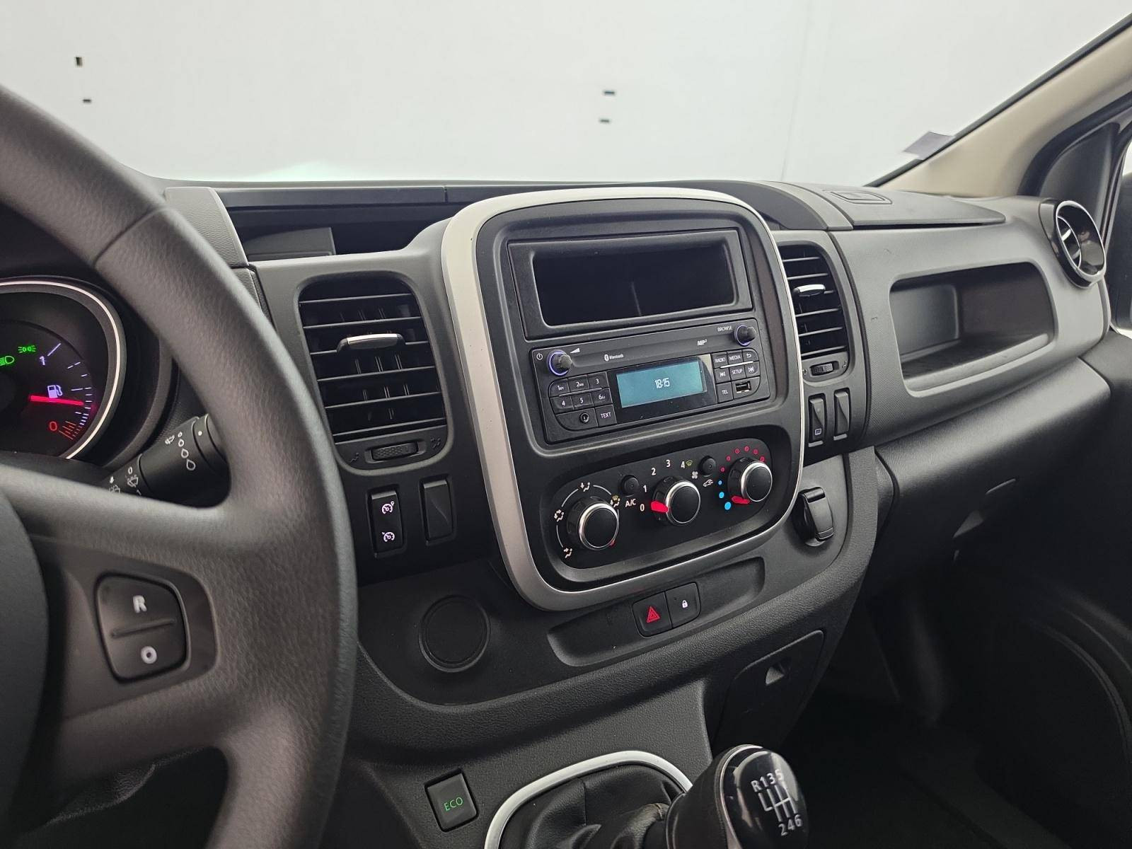 Vente en ligne Renault Trafic 3 Fourgon TRAFIC FGN L2H1 1300 KG DCI 120 au prix de 16 490 €