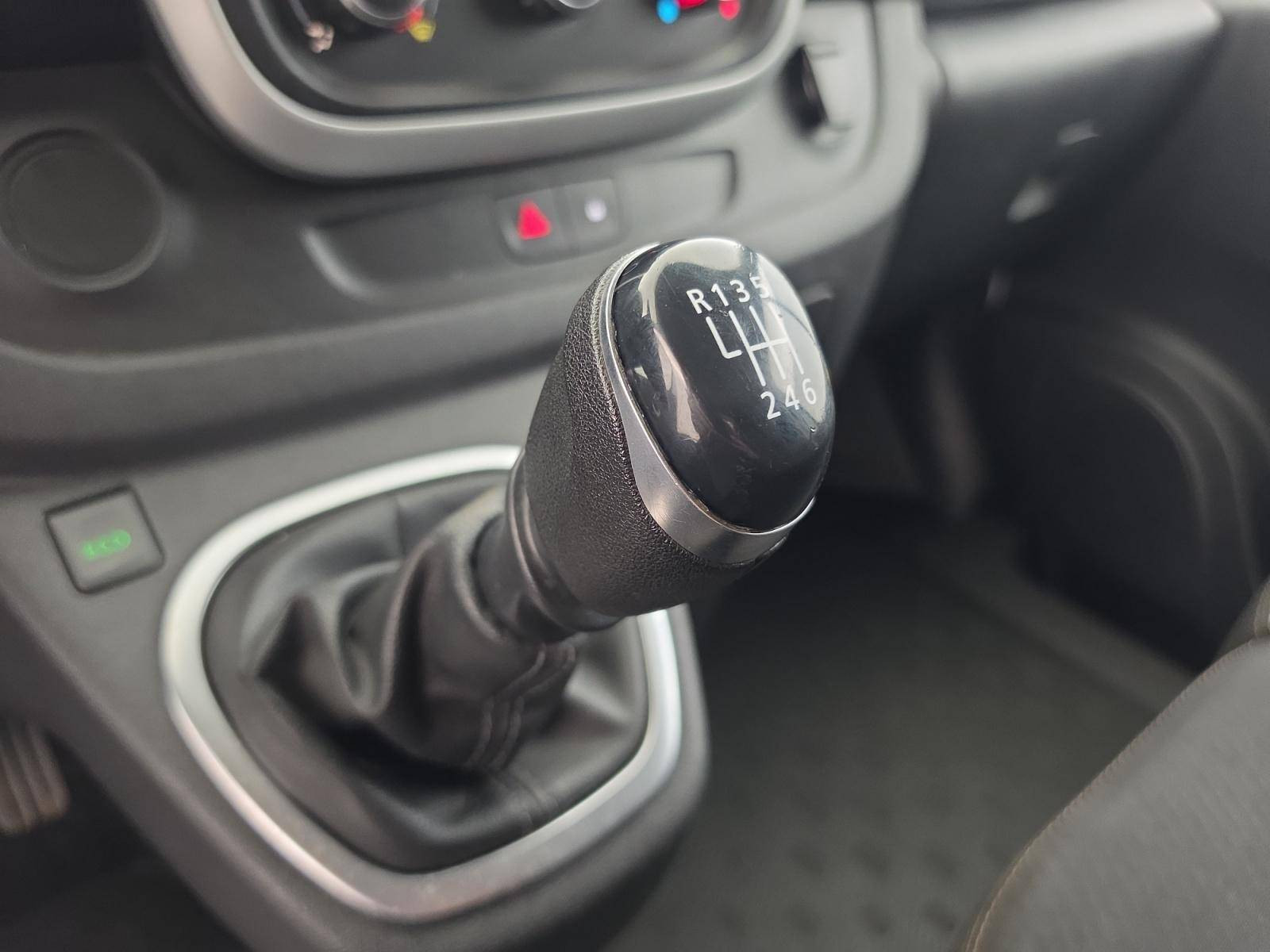 Vente en ligne Renault Trafic 3 Fourgon TRAFIC FGN L2H1 1300 KG DCI 120 au prix de 16 490 €