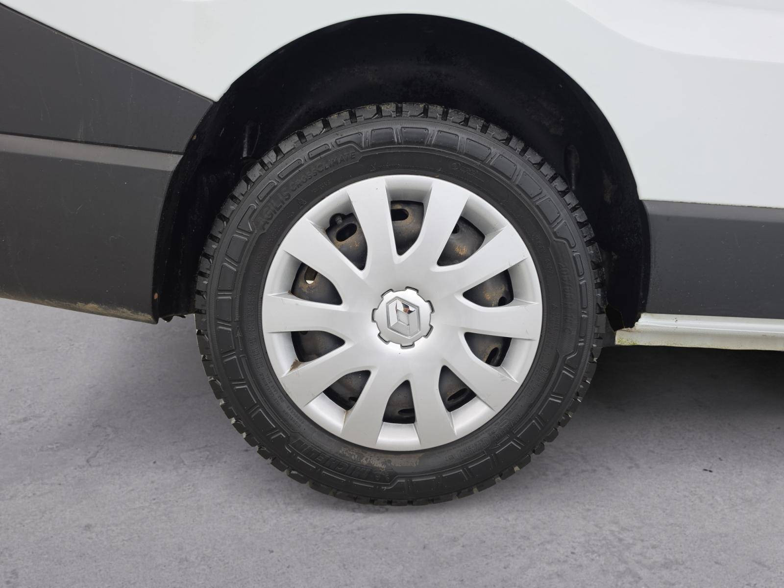Vente en ligne Renault Trafic 3 Fourgon TRAFIC FGN L2H1 1300 KG DCI 120 au prix de 16 490 €
