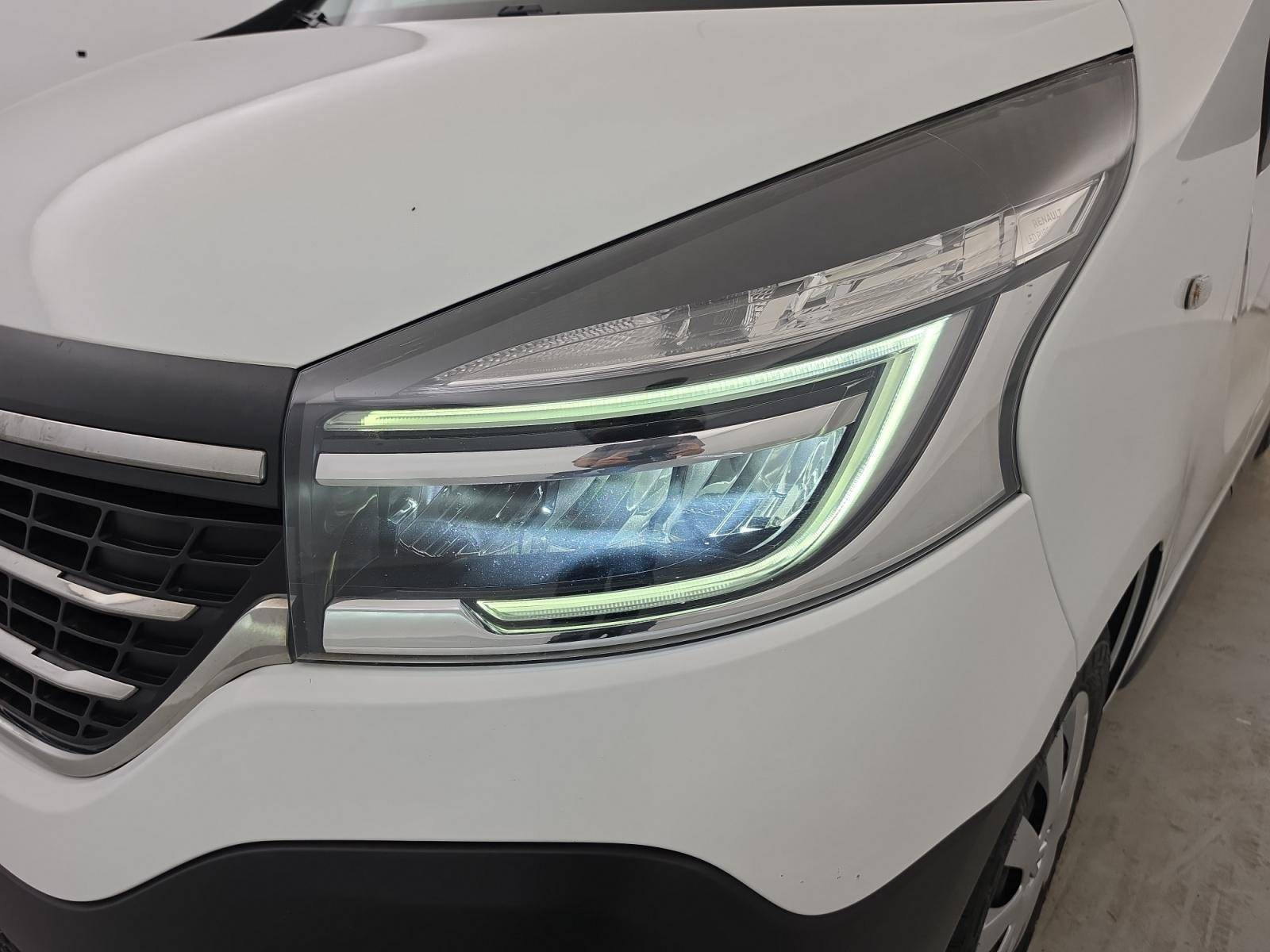 Vente en ligne Renault Trafic 3 Fourgon TRAFIC FGN L2H1 1300 KG DCI 120 au prix de 16 490 €